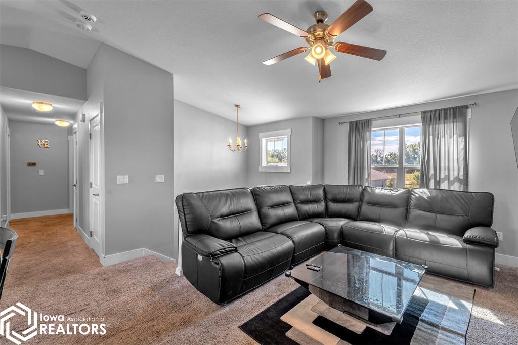 2202 Sunflower Street, Perry, Iowa image 3