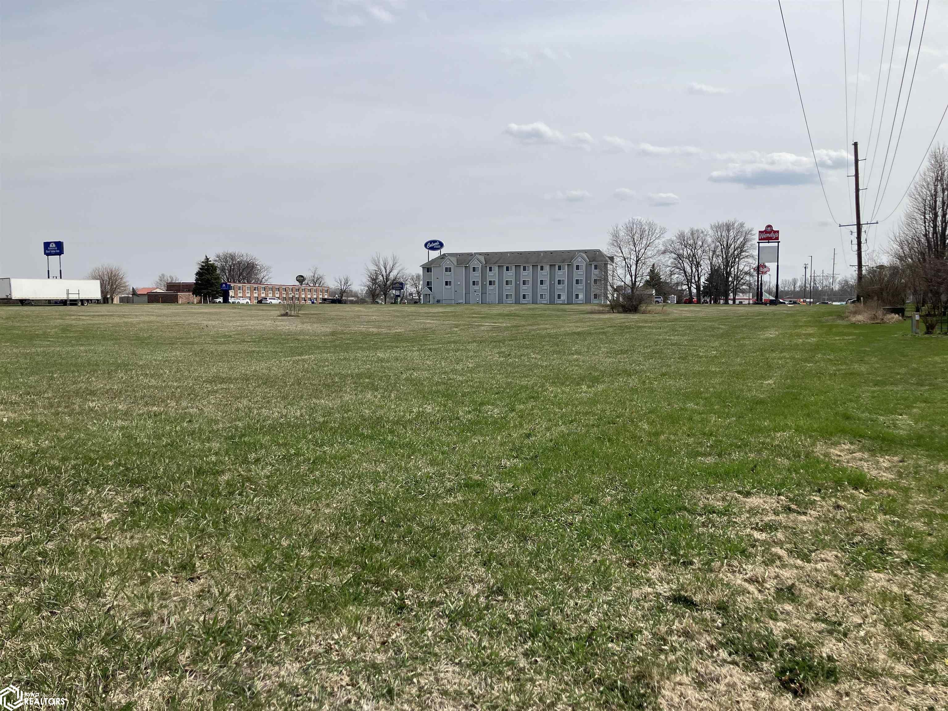 2405 15th Avenue, Clear Lake, Iowa image 2