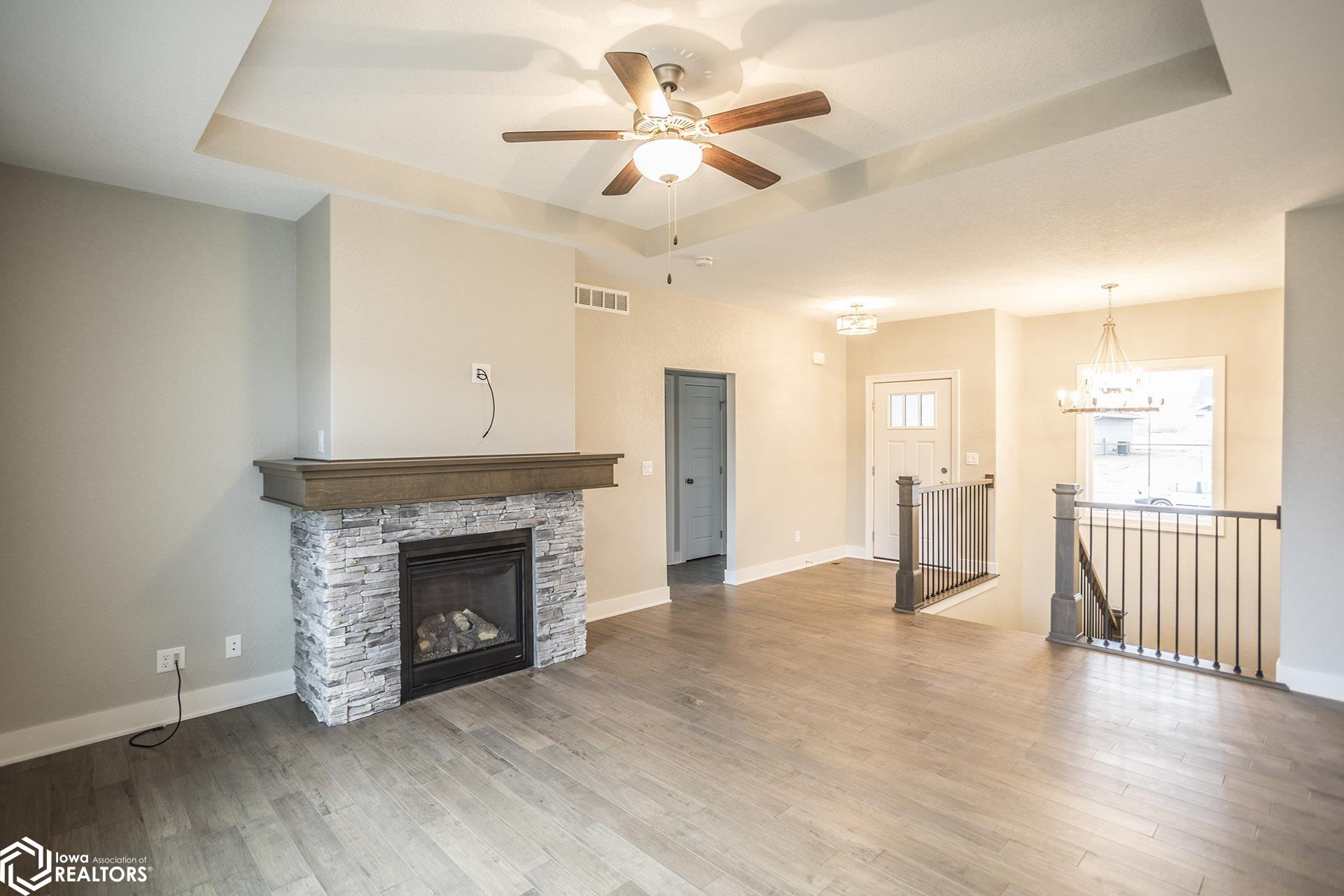 2602 Knollway Drive, Marshalltown, Iowa image 2