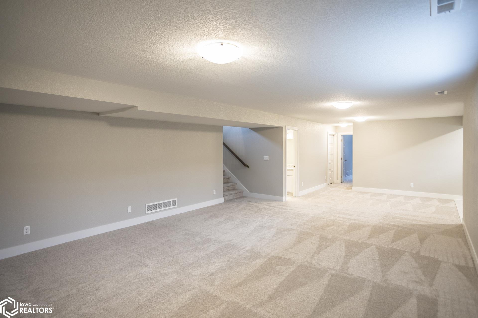 2602 Knollway Drive, Marshalltown, Iowa image 13