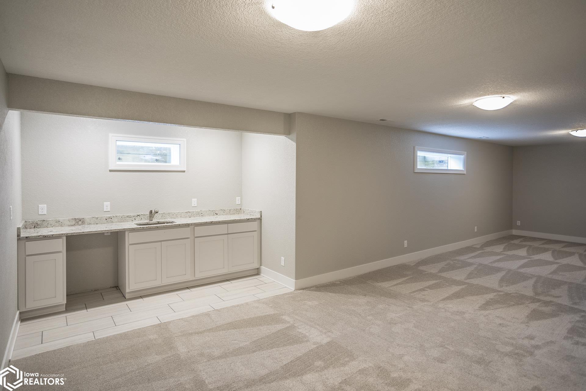 2602 Knollway Drive, Marshalltown, Iowa image 14