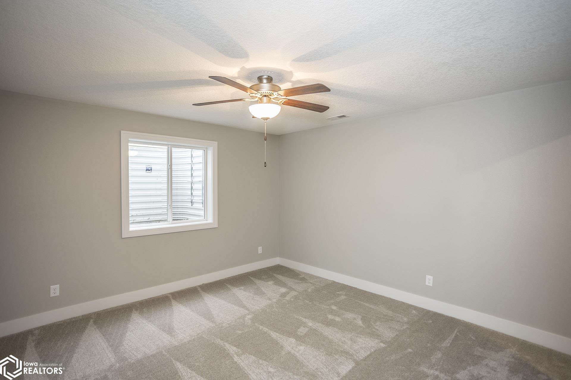 2602 Knollway Drive, Marshalltown, Iowa image 15