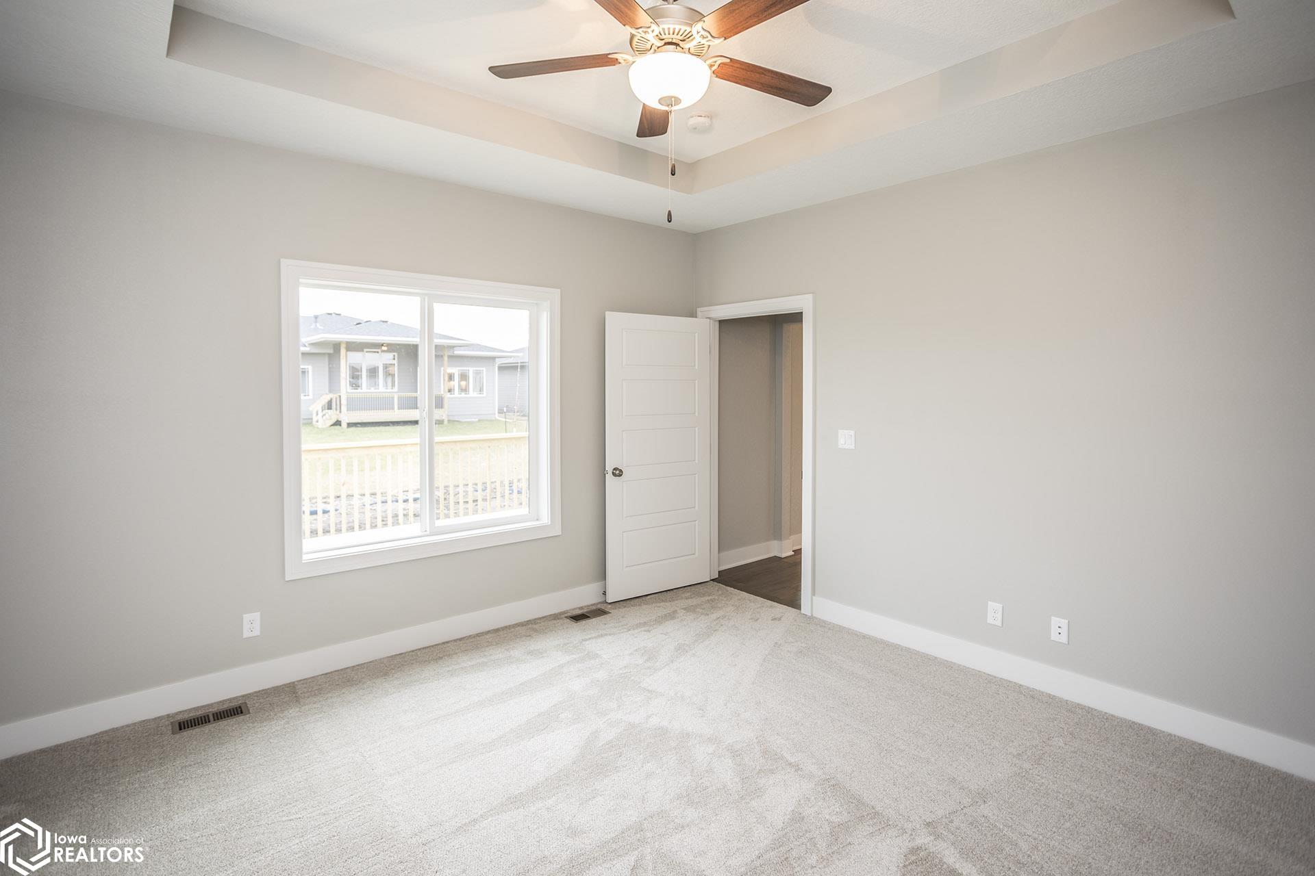 2602 Knollway Drive, Marshalltown, Iowa image 6