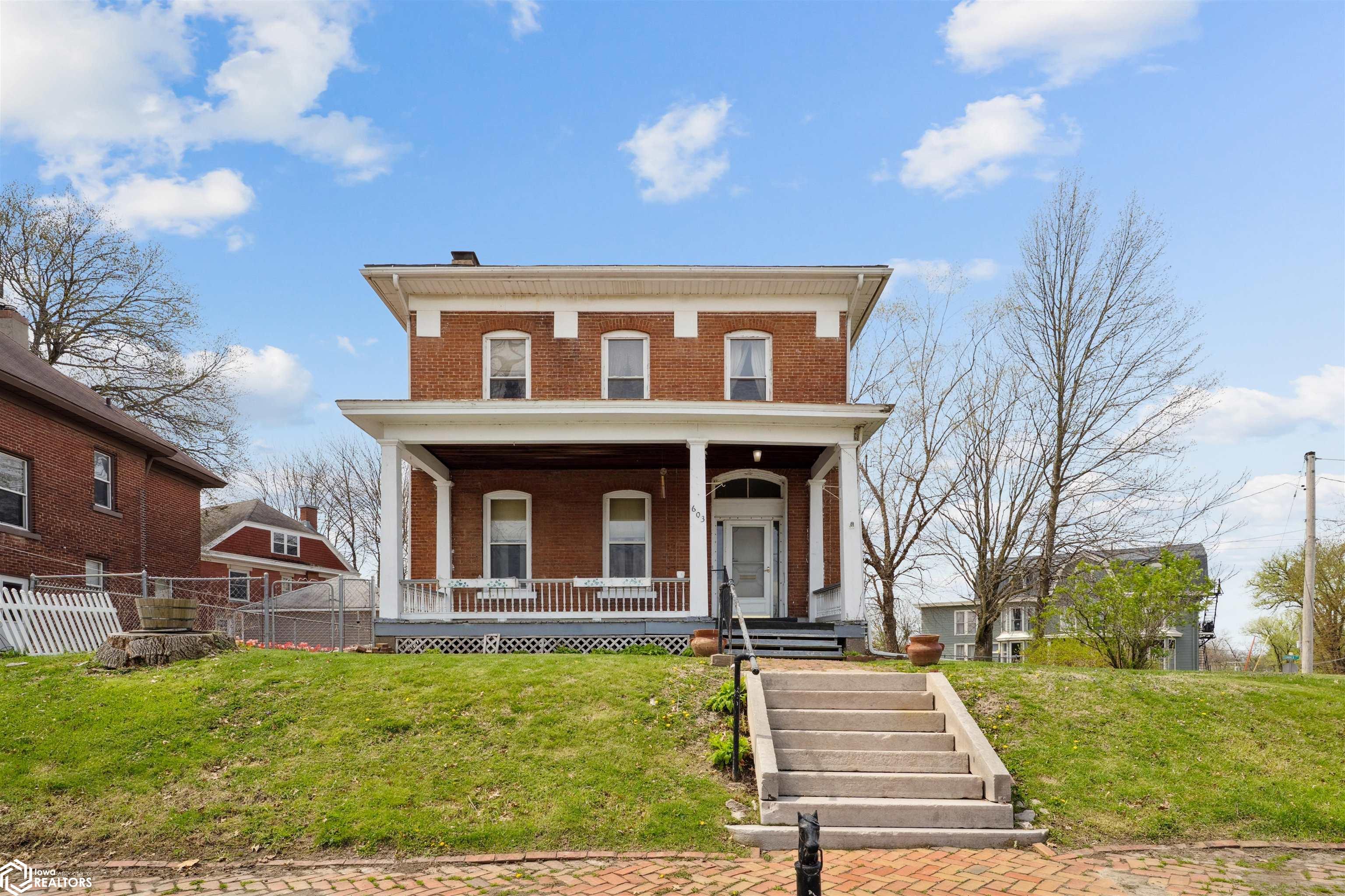 603 S 12th Street, Burlington, Iowa image 1