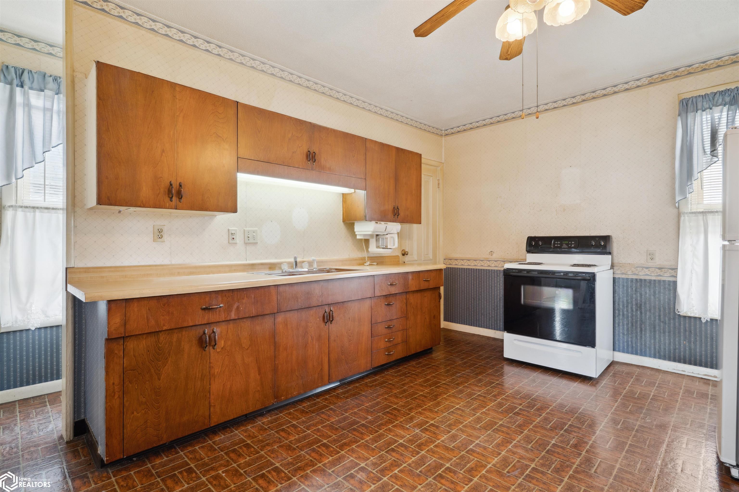 603 S 12th Street, Burlington, Iowa image 11
