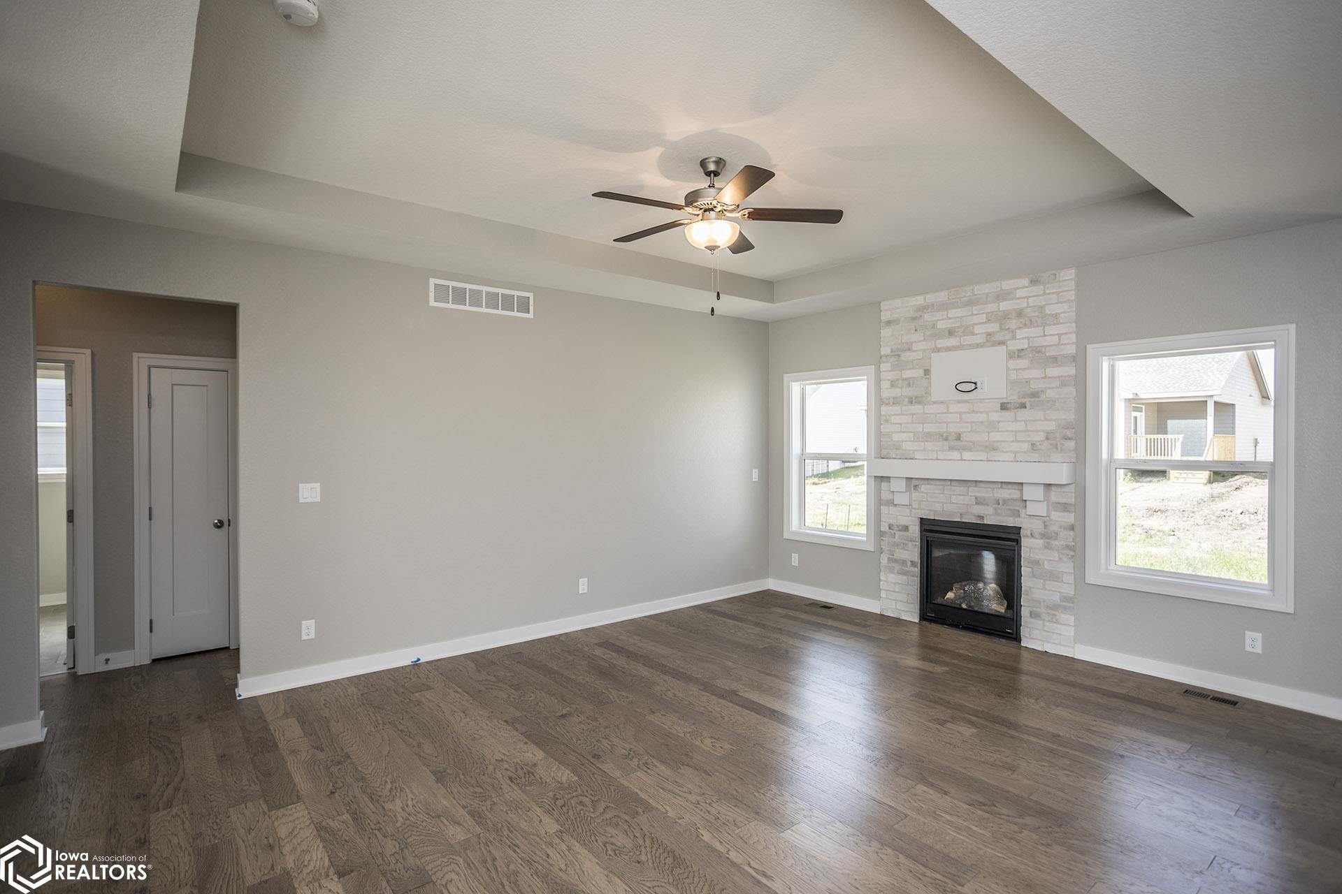 2520 Knollway Drive, Marshalltown, Iowa image 2