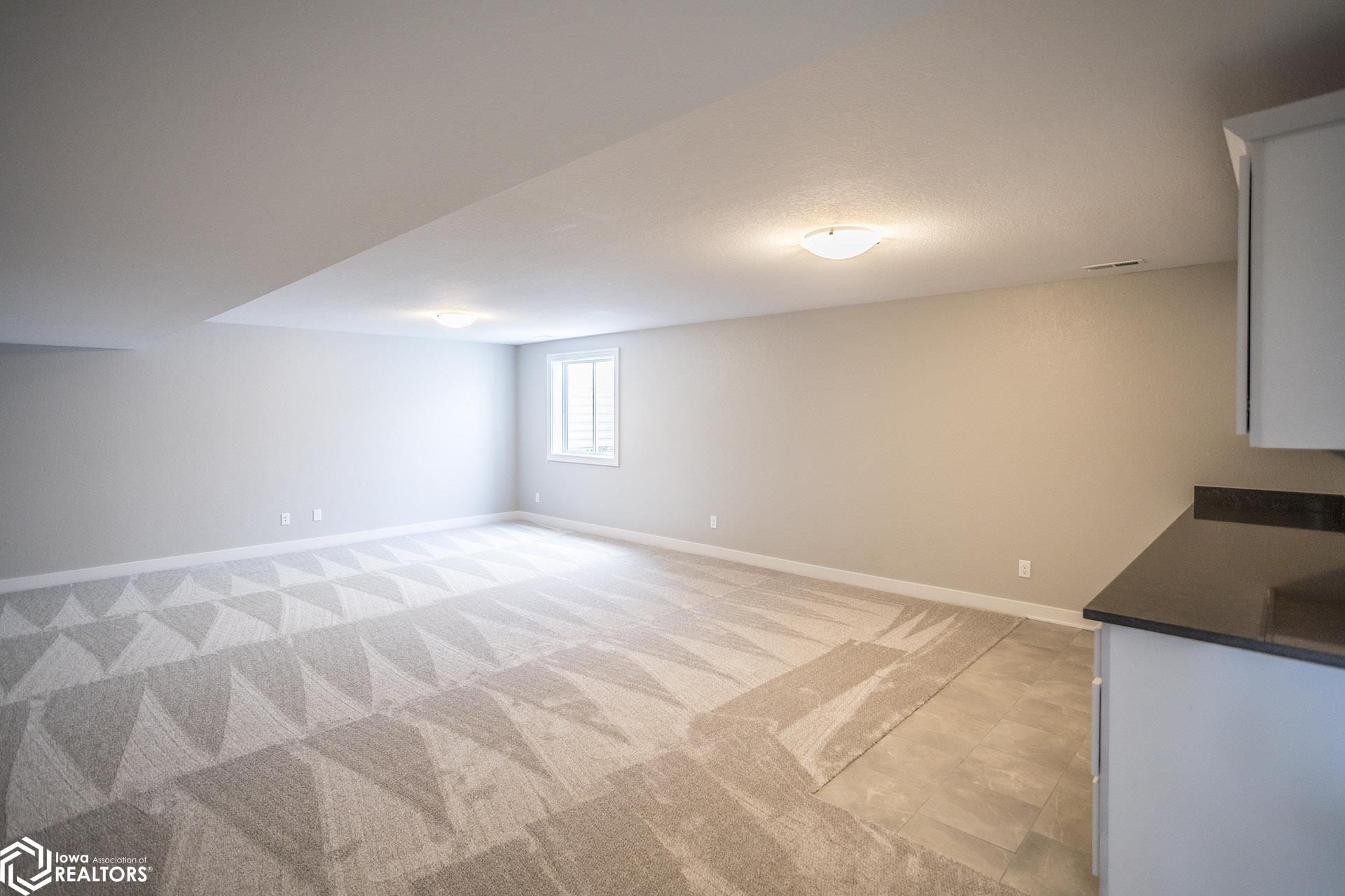 2520 Knollway Drive, Marshalltown, Iowa image 11