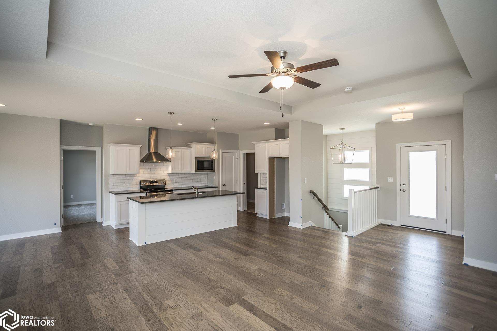 2520 Knollway Drive, Marshalltown, Iowa image 3