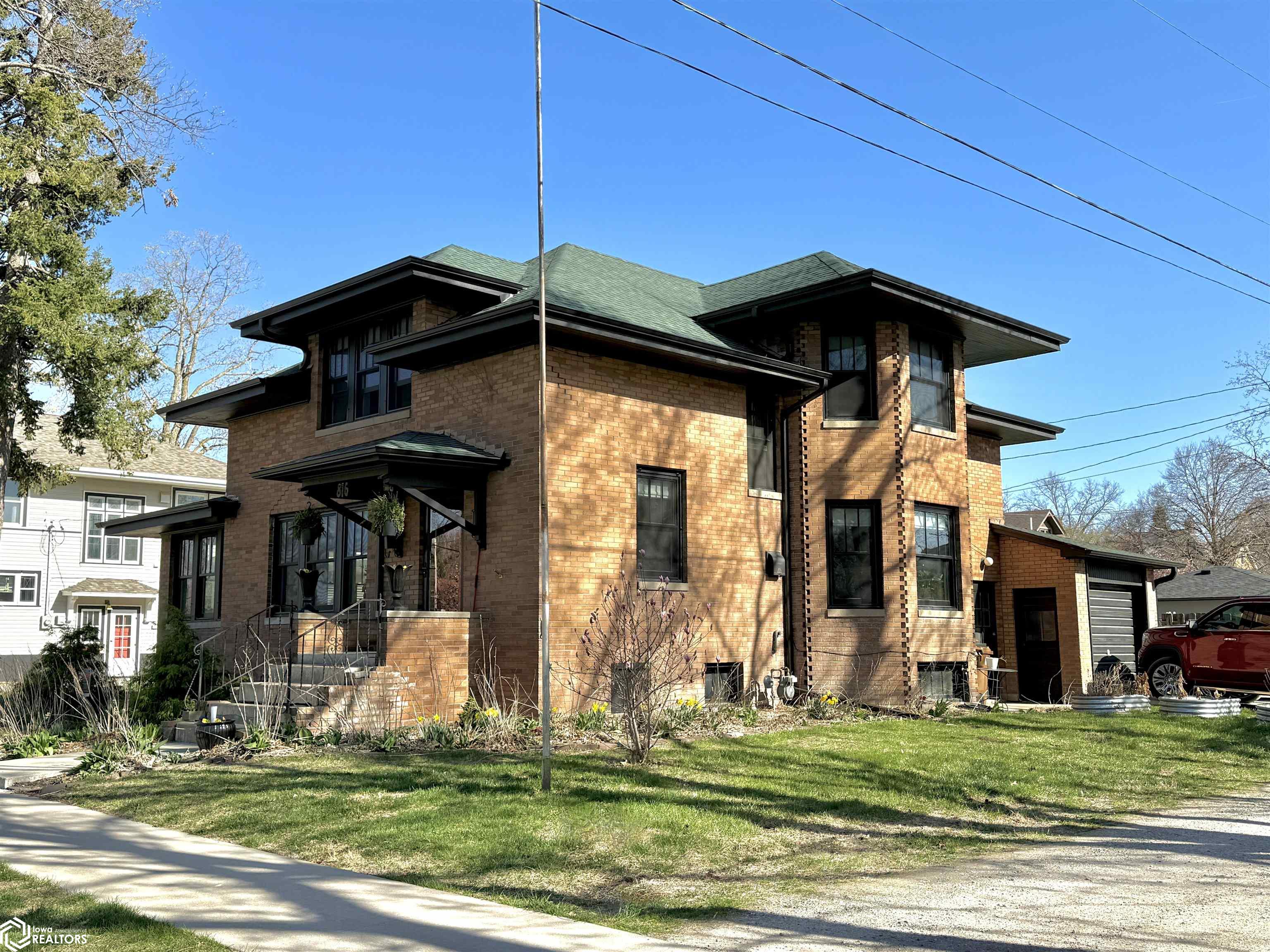816 10th Avenue, Grinnell, Iowa image 1