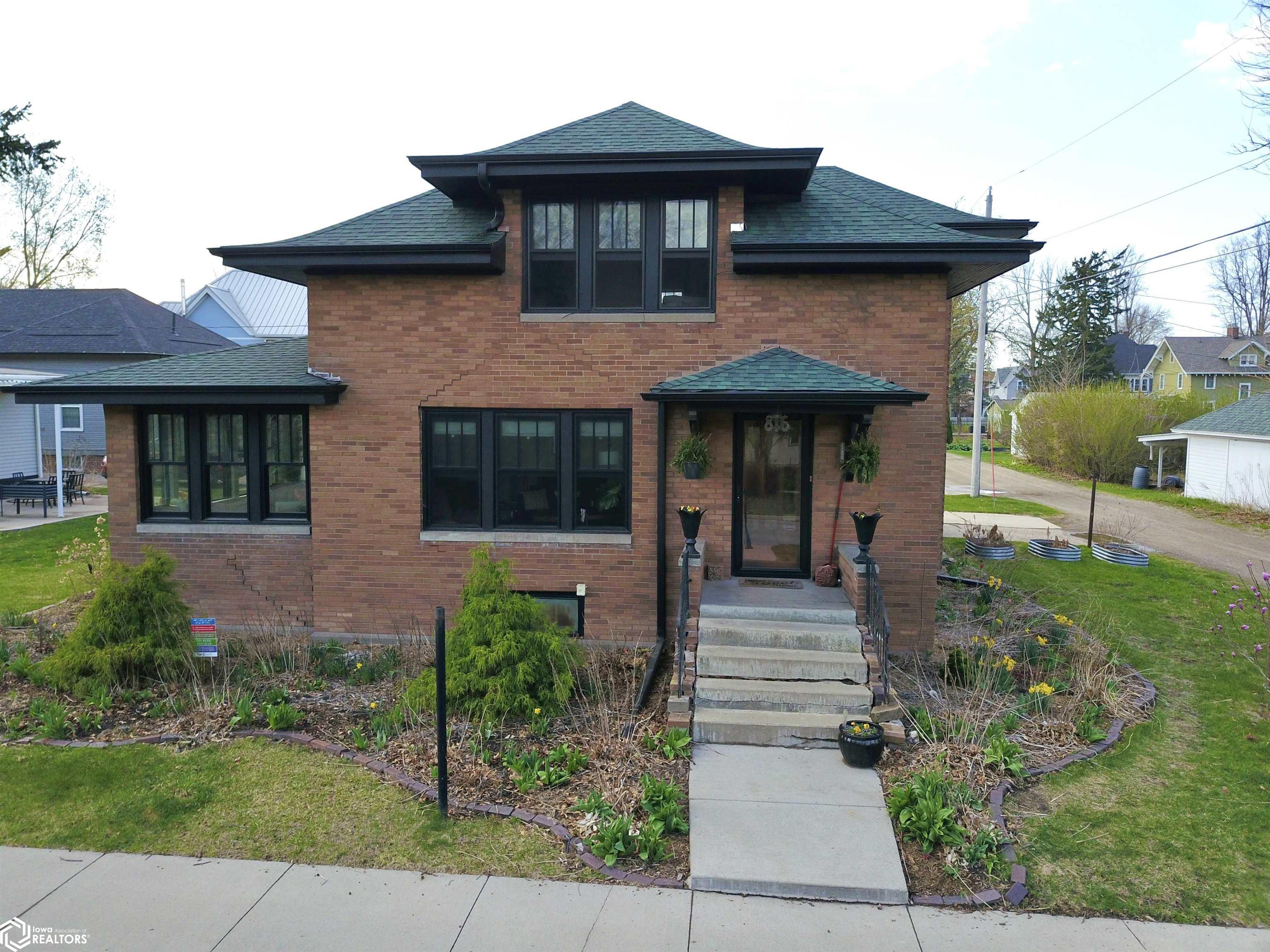 816 10th Avenue, Grinnell, Iowa image 3