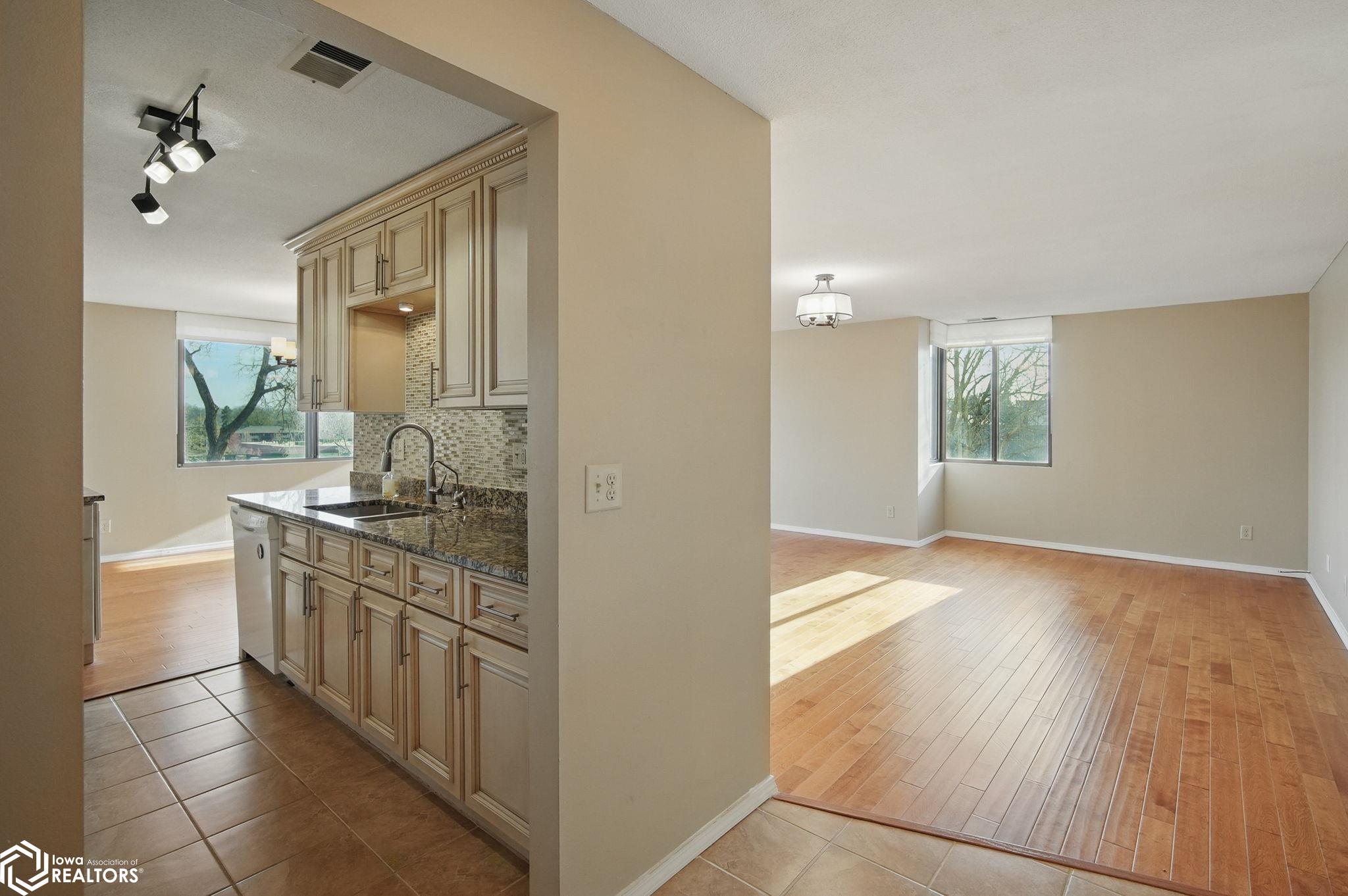 505 36th Street #303, Des Moines, Iowa image 14
