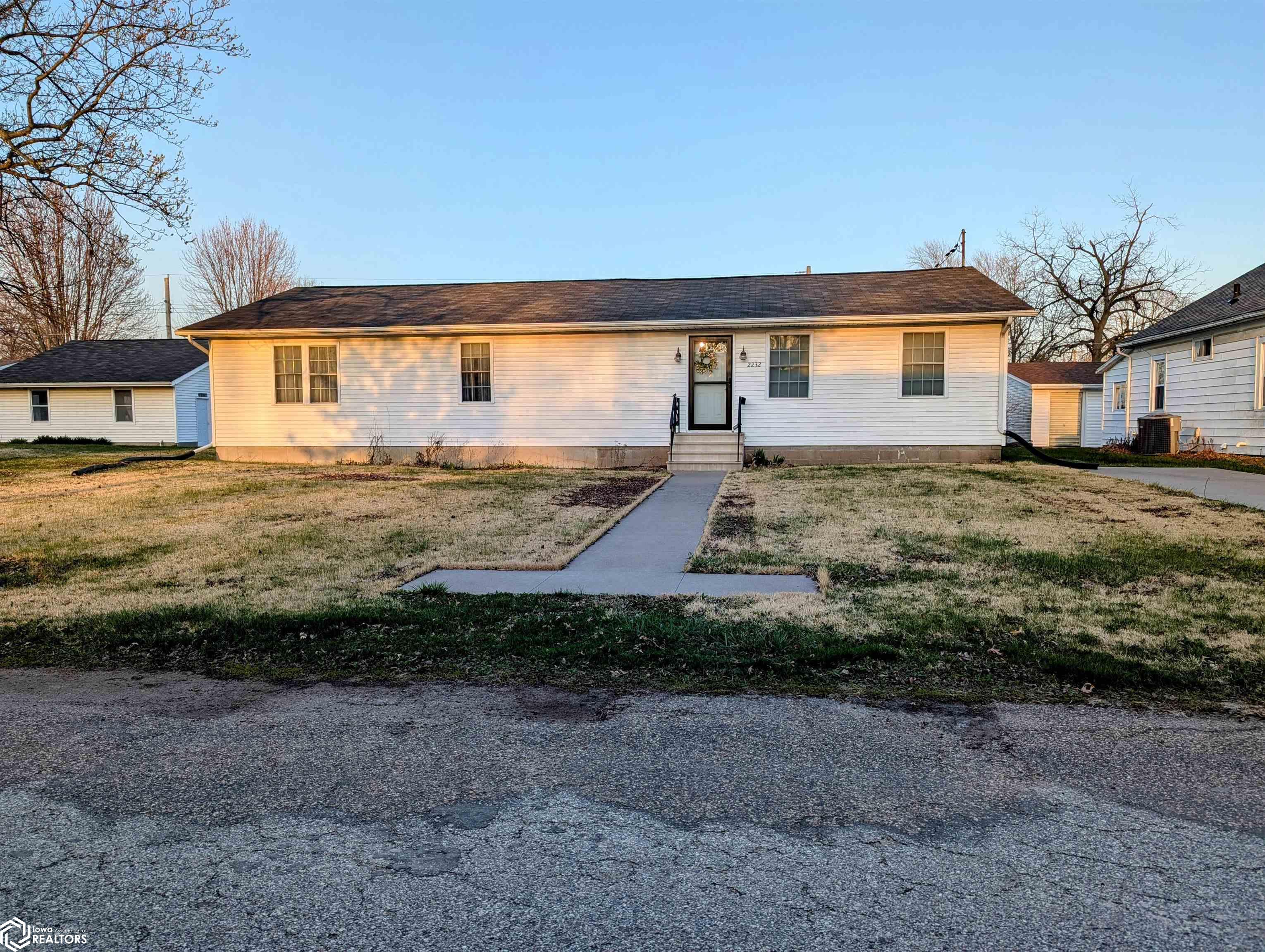 2232 S 12th Street, Burlington, Iowa image 1