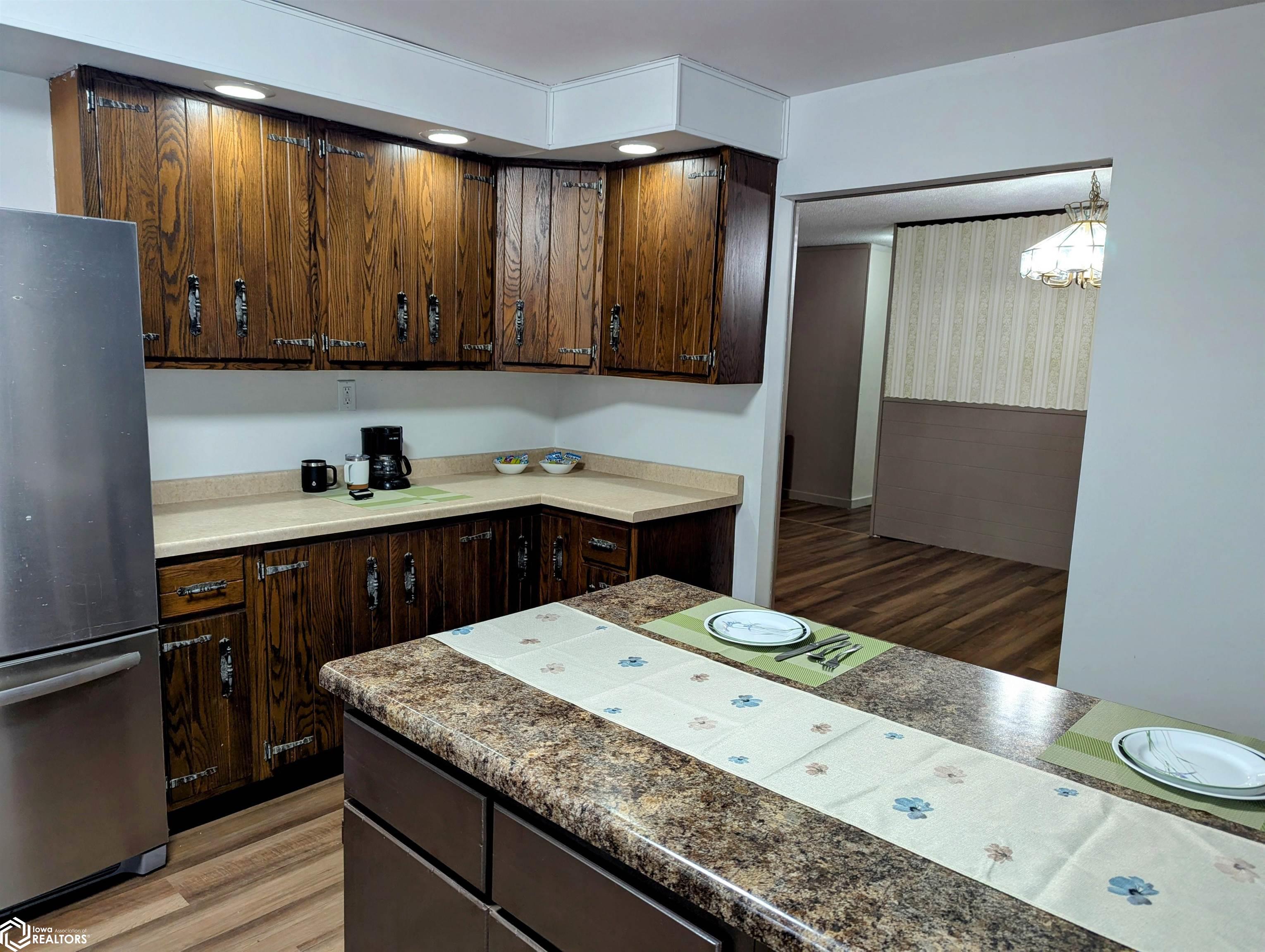 2232 S 12th Street, Burlington, Iowa image 3