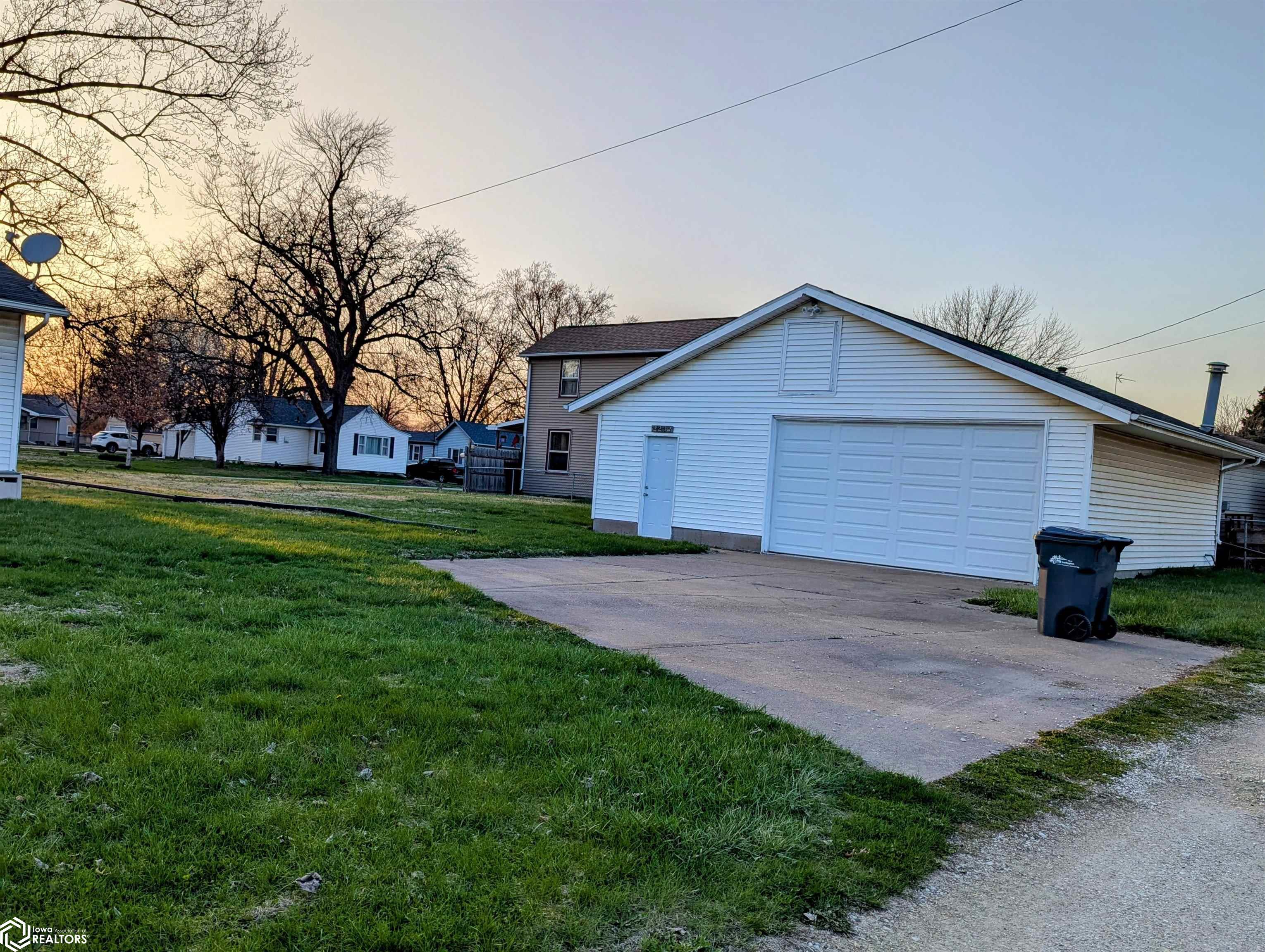 2232 S 12th Street, Burlington, Iowa image 39