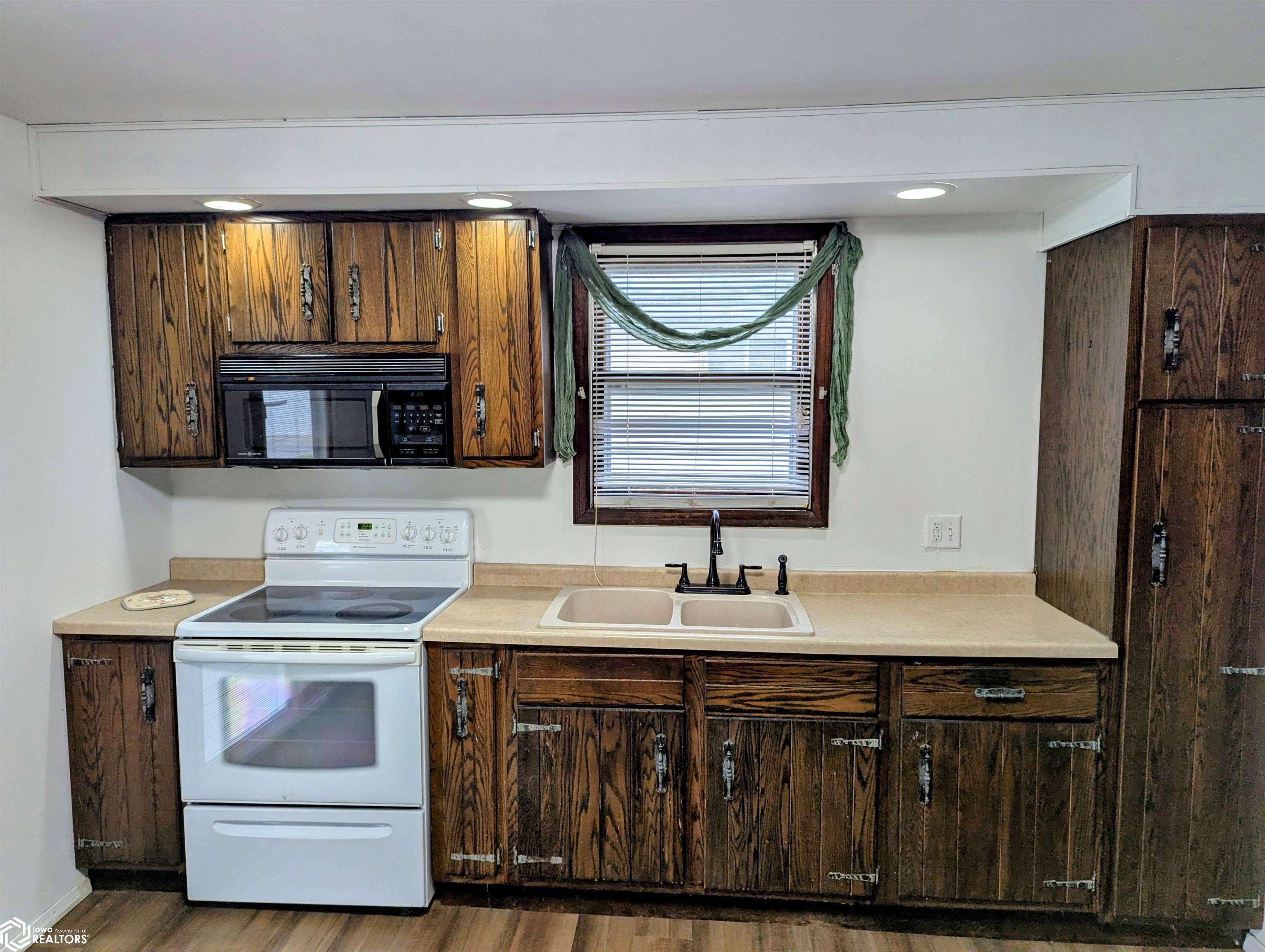 2232 S 12th Street, Burlington, Iowa image 9