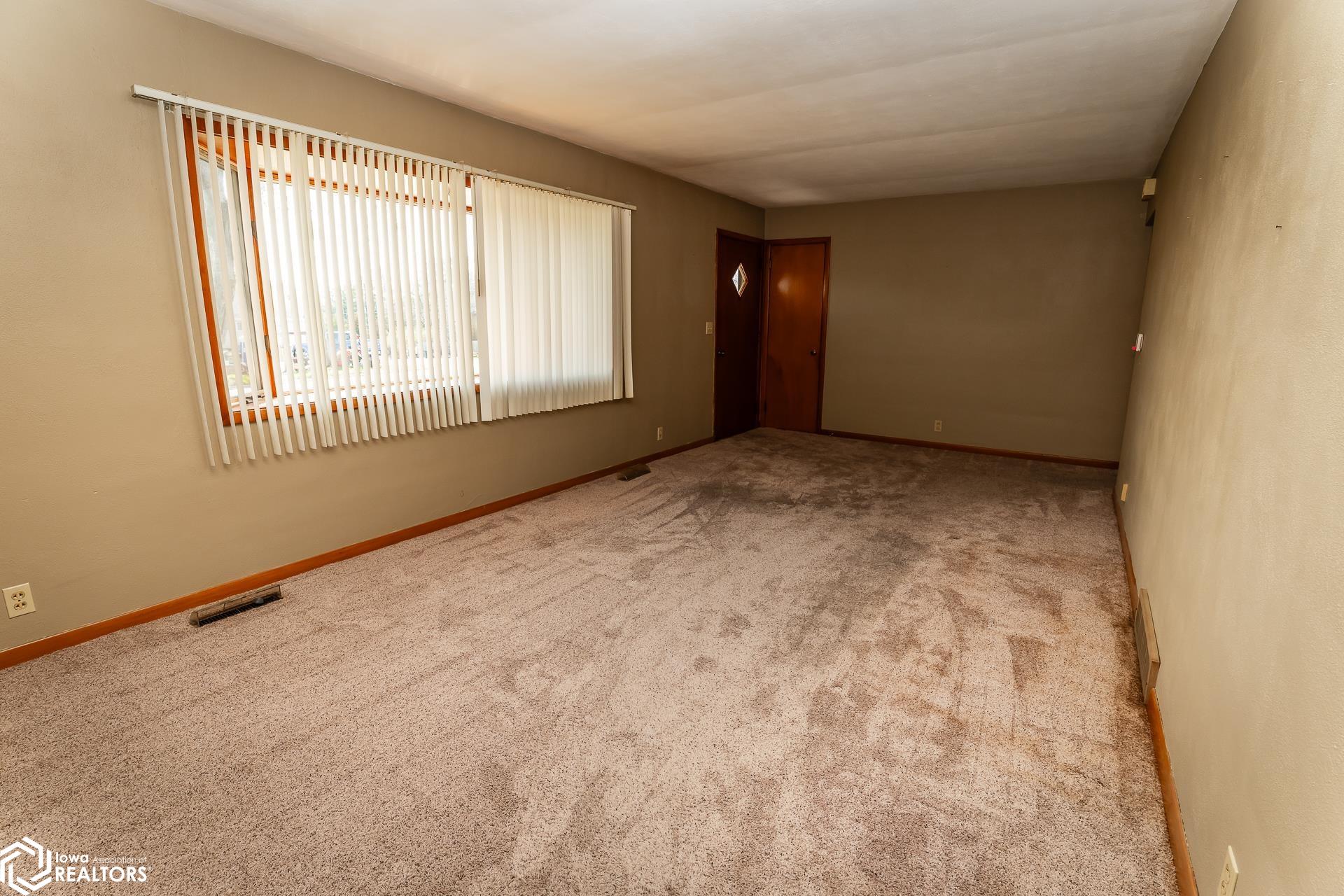 1107 Washington Street, Marshalltown, Iowa image 8