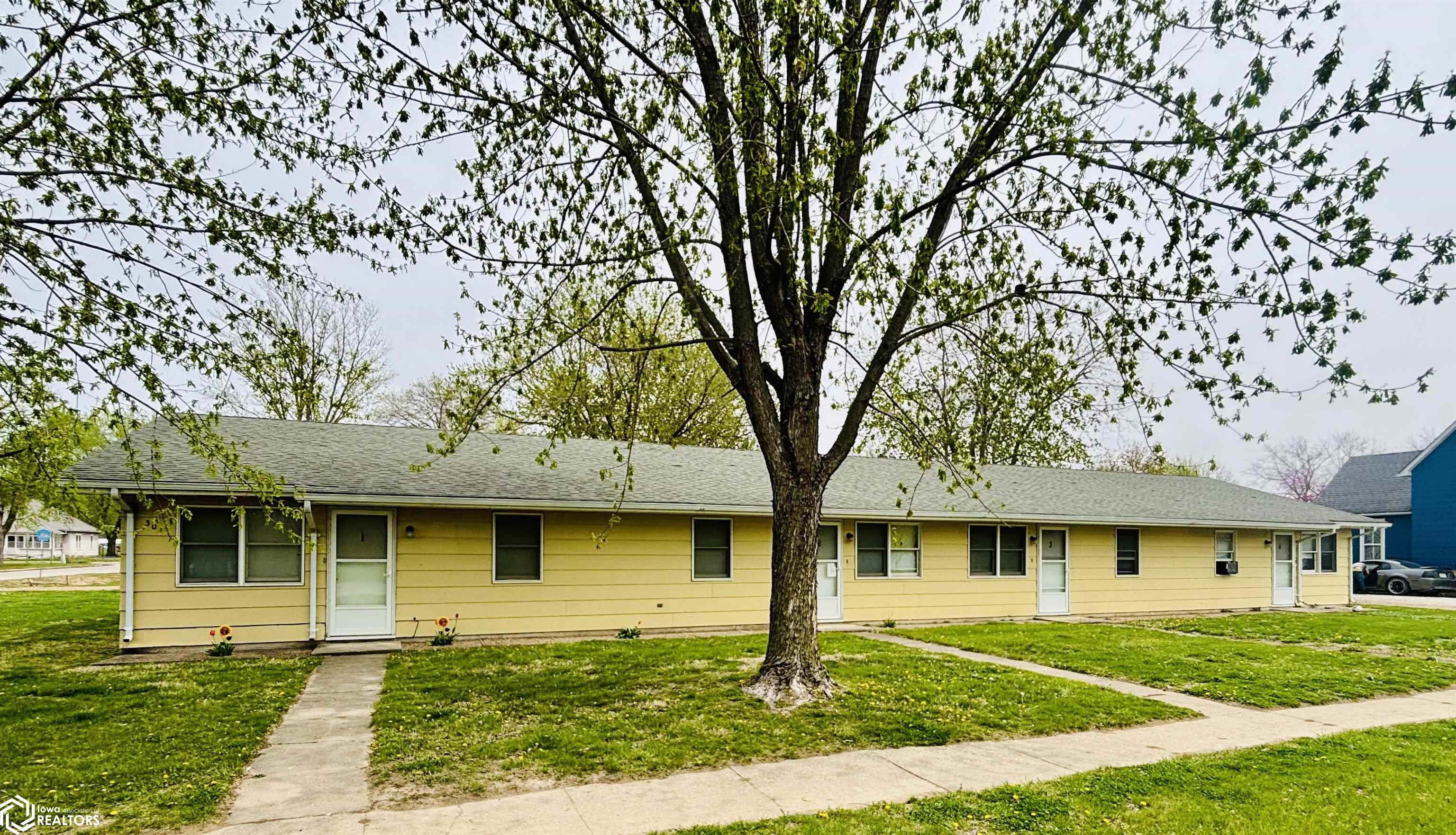 301 S 4th Street, Farmington, Iowa image 1
