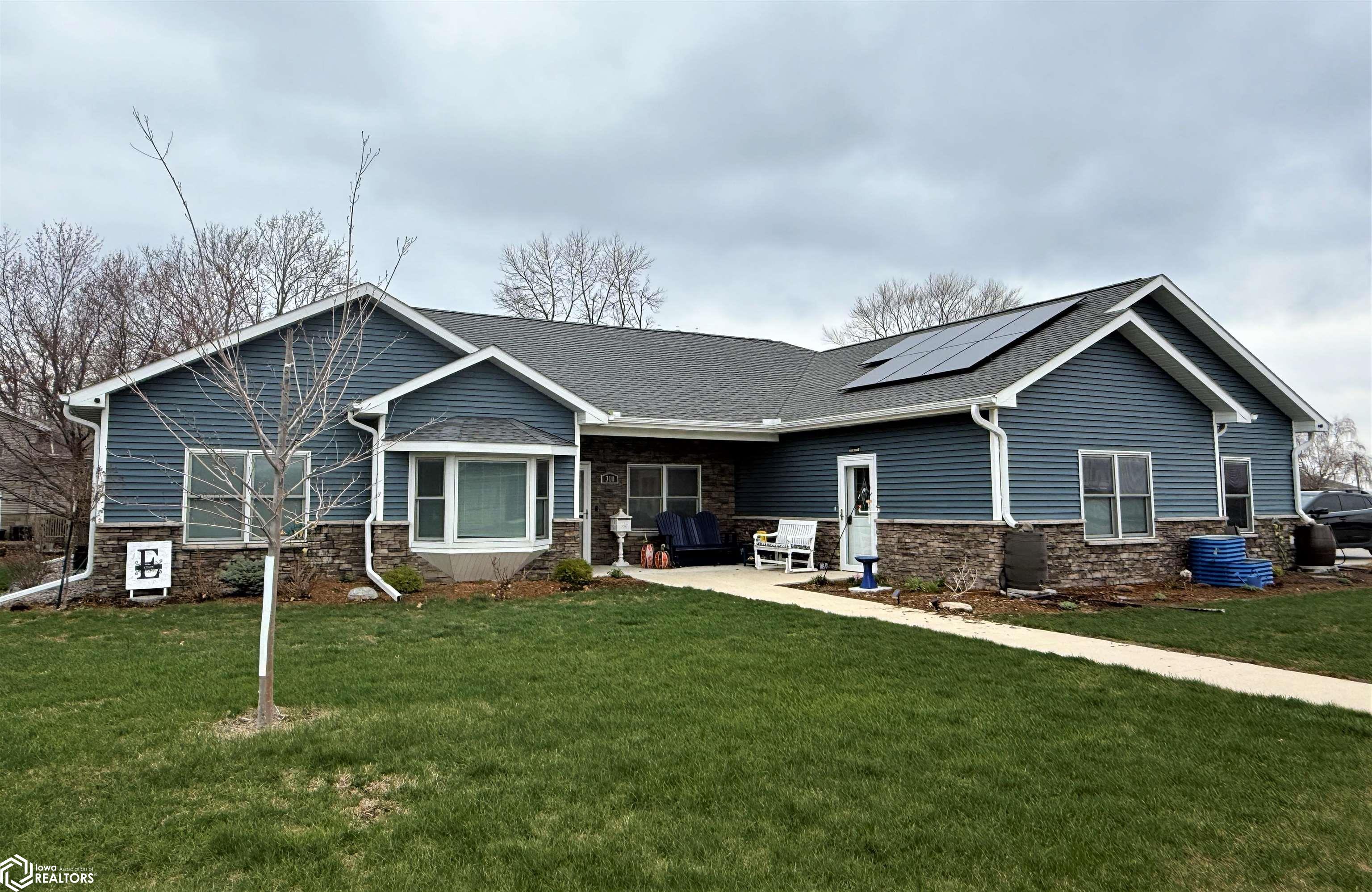 310 White Fox Drive, Clarion, Iowa image 1