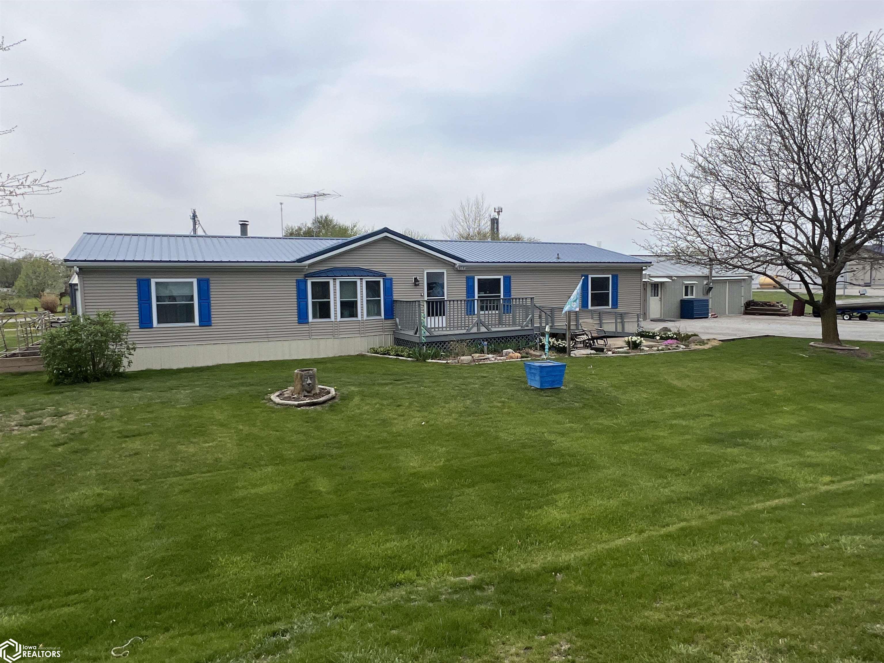 404 Washington Street, Libertyville, Iowa image 2