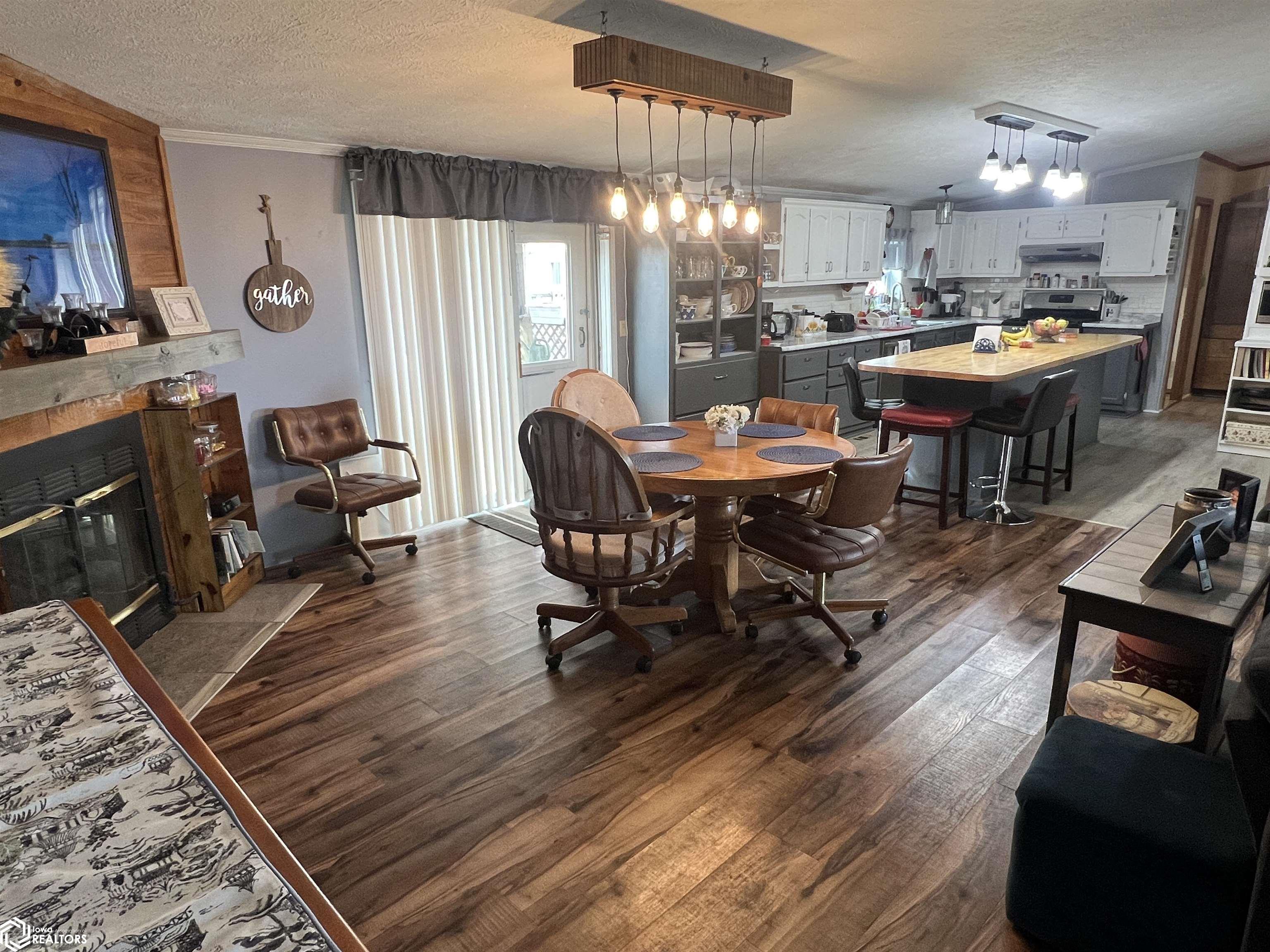 404 Washington Street, Libertyville, Iowa image 11