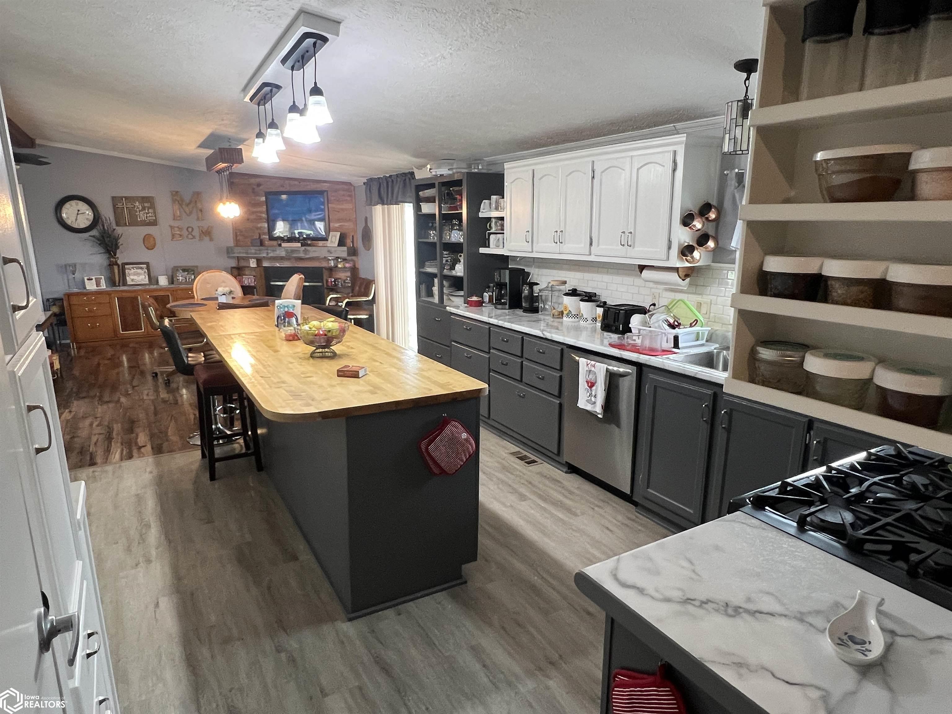 404 Washington Street, Libertyville, Iowa image 13
