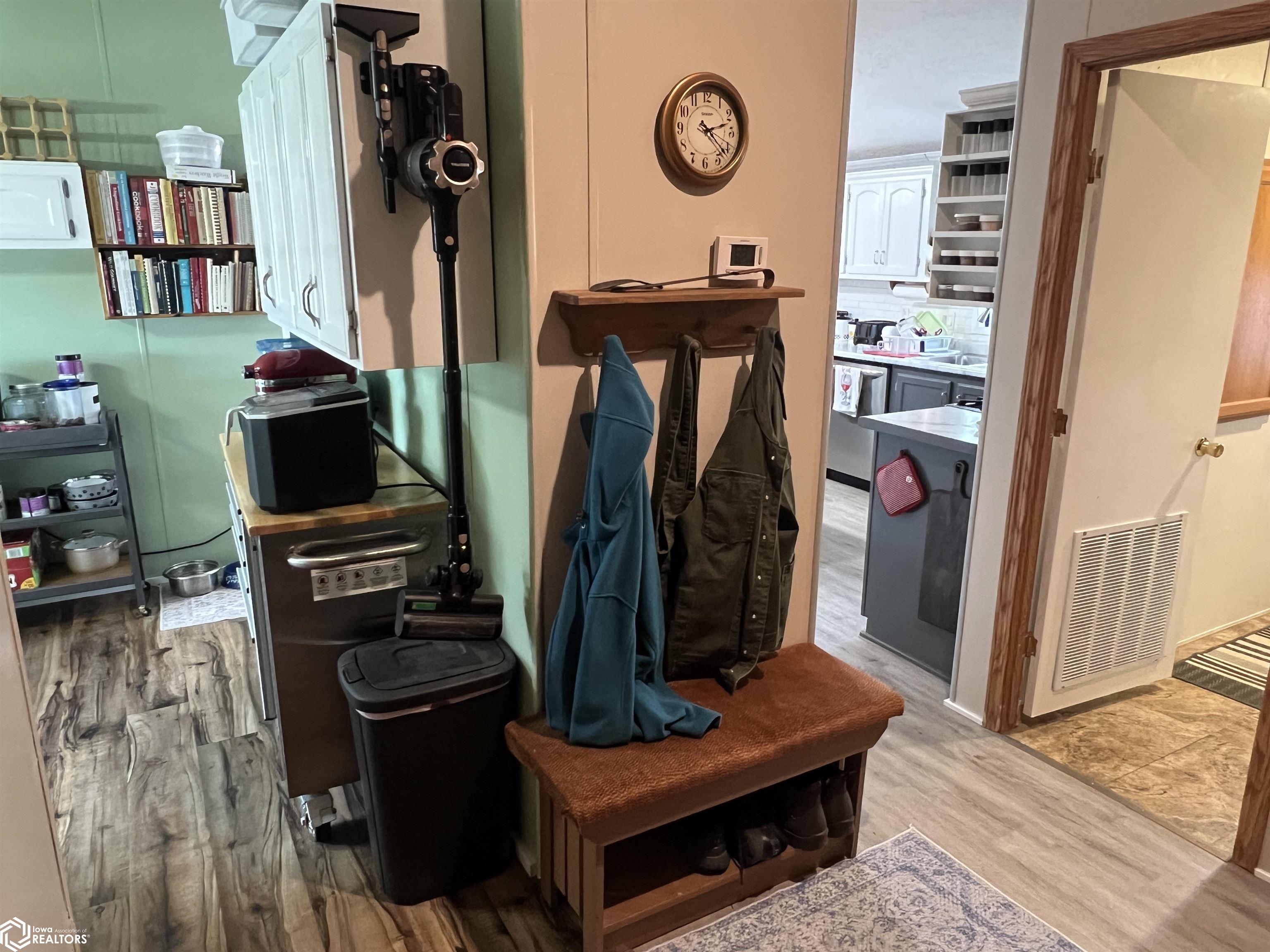 404 Washington Street, Libertyville, Iowa image 32