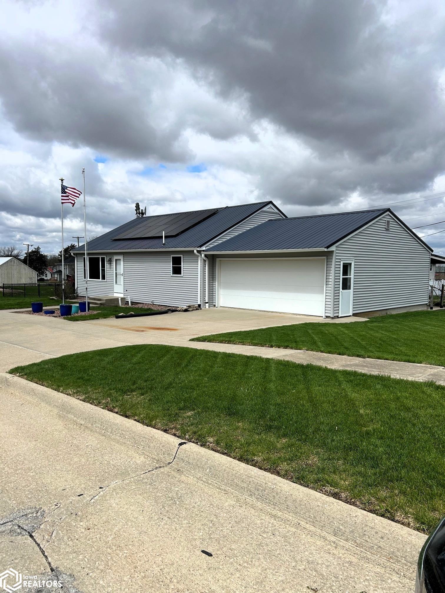 906 4th Street, Victor, Iowa image 1