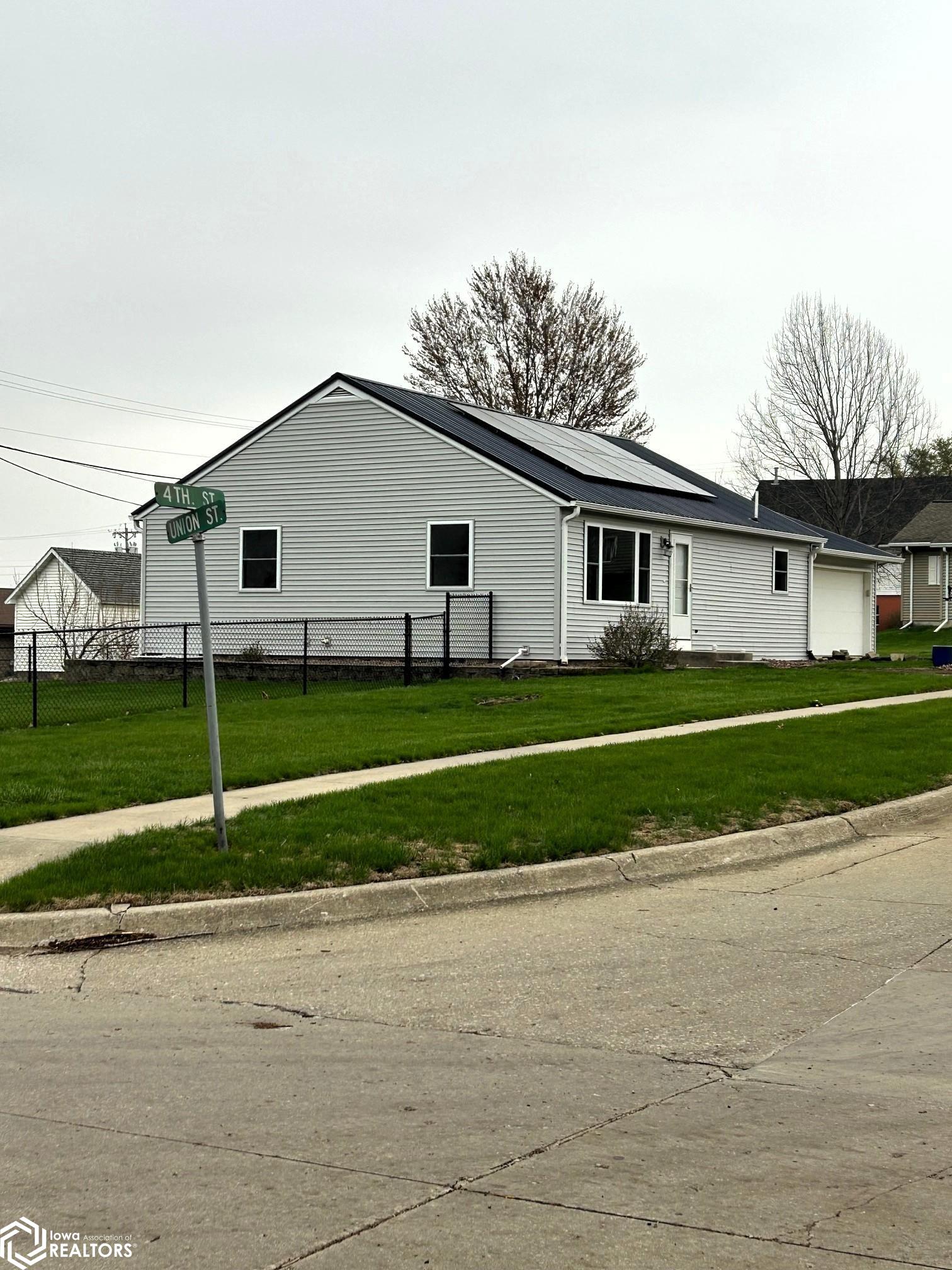906 4th Street, Victor, Iowa image 3