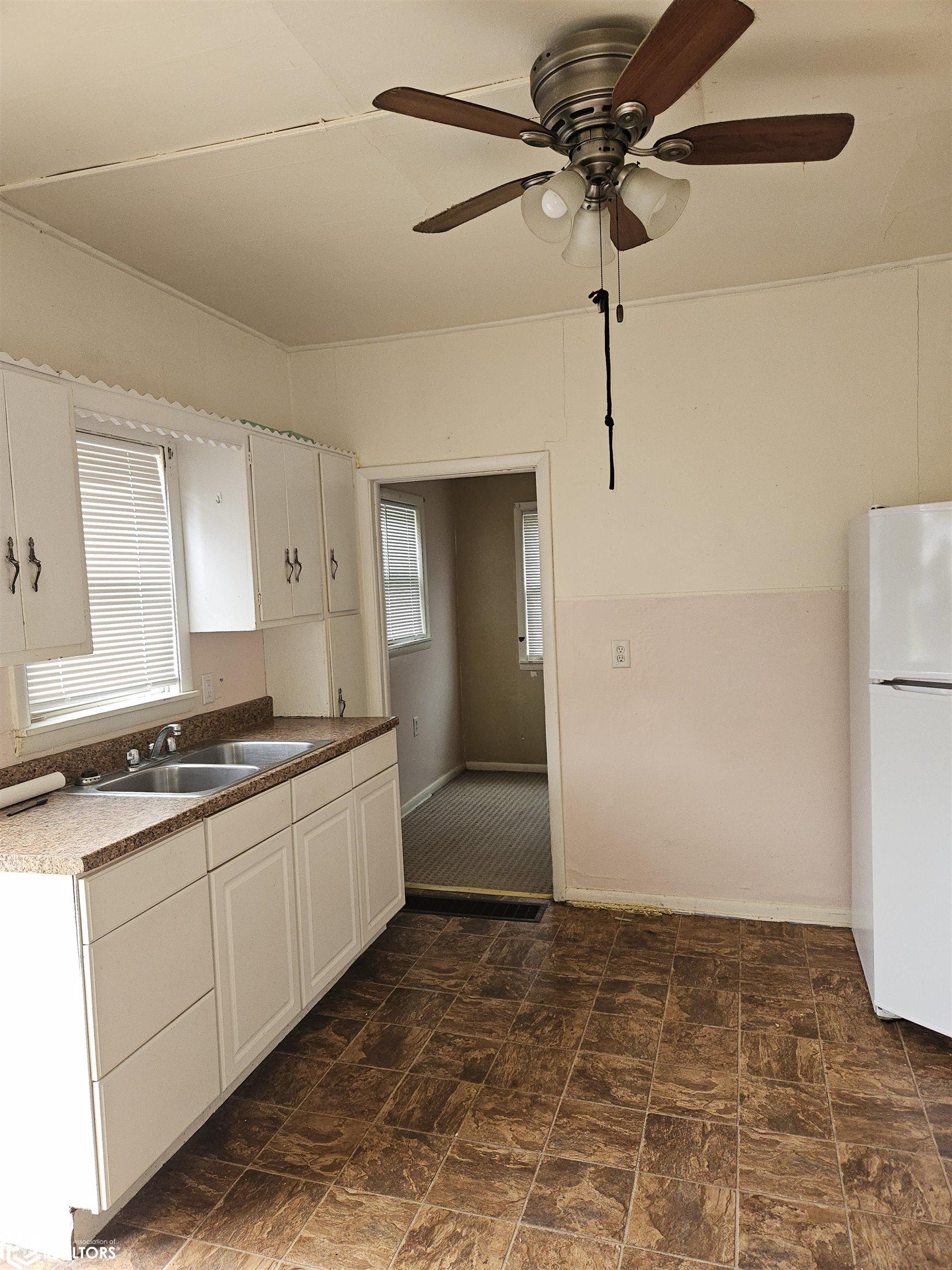 210 S. 8th, Keokuk, Iowa image 3