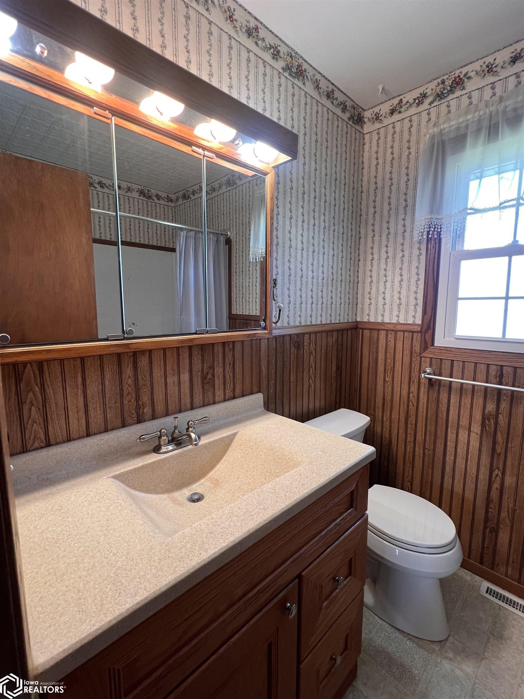 2030 Bel Aire Drive, Denison, Iowa image 13