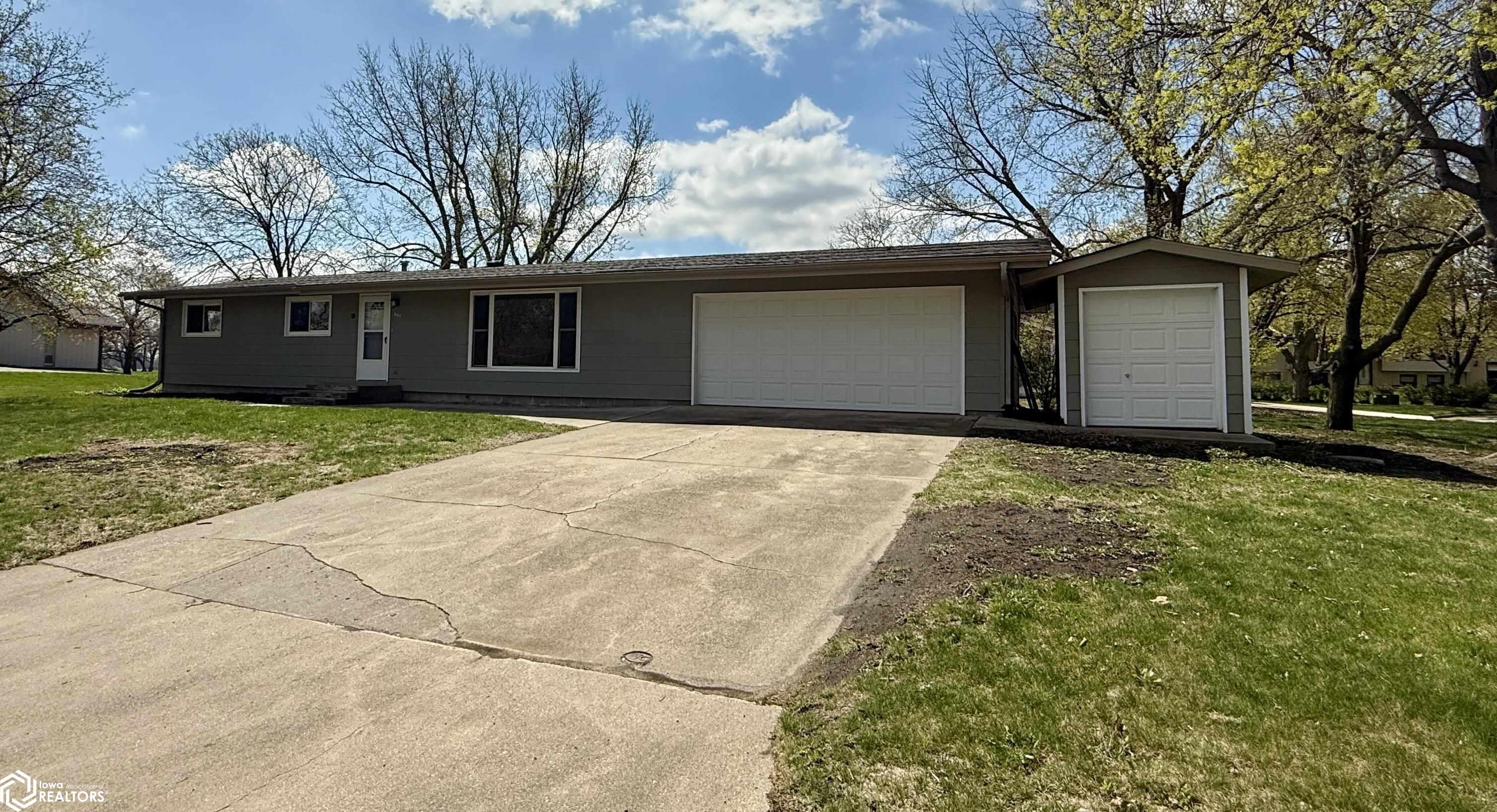 307 Grauer Road, Jefferson, Iowa image 1
