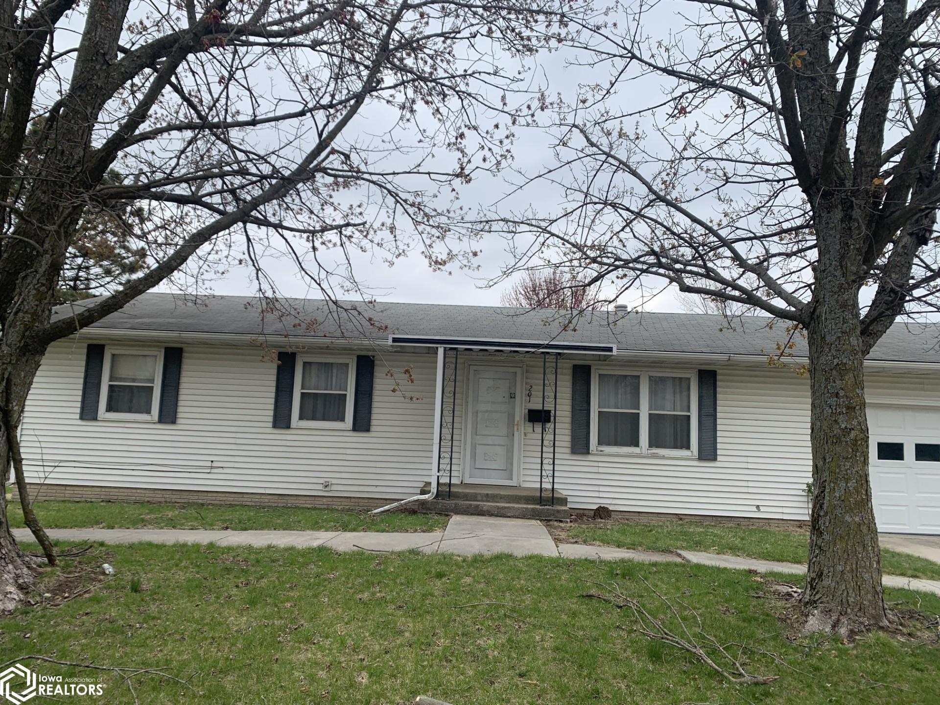 201 SE Idaho Street, Leon, Iowa image 1