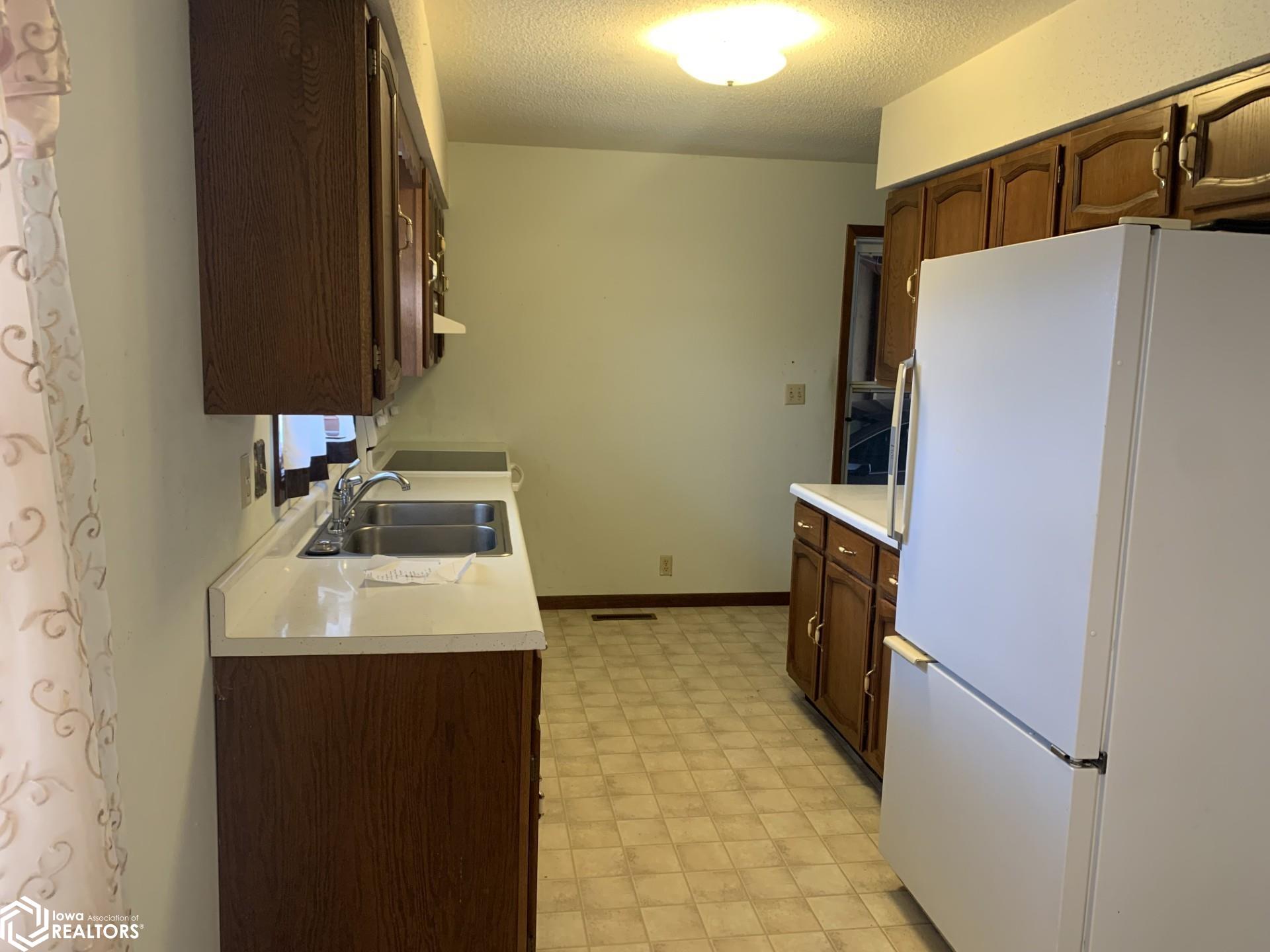 201 SE Idaho Street, Leon, Iowa image 10