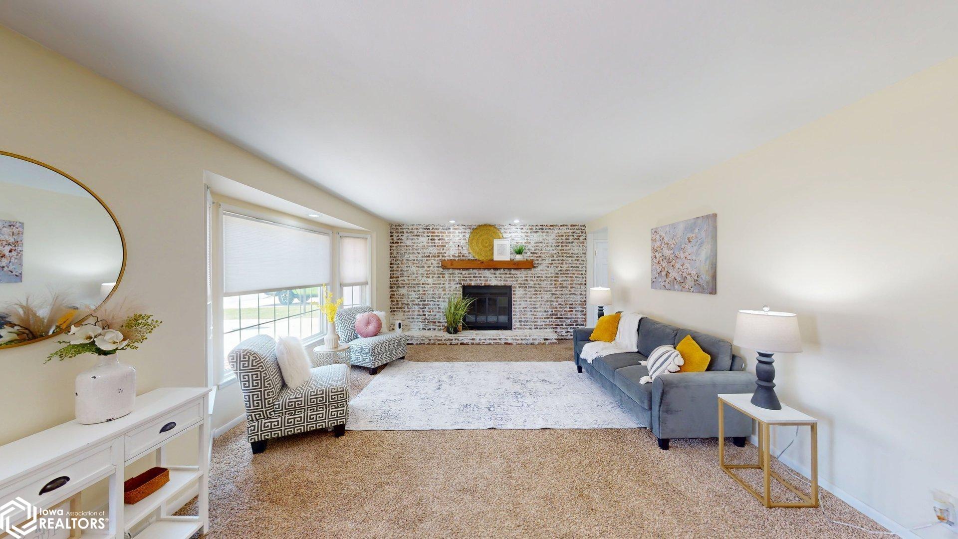251 Parkridge Drive, Mason City, Iowa image 2