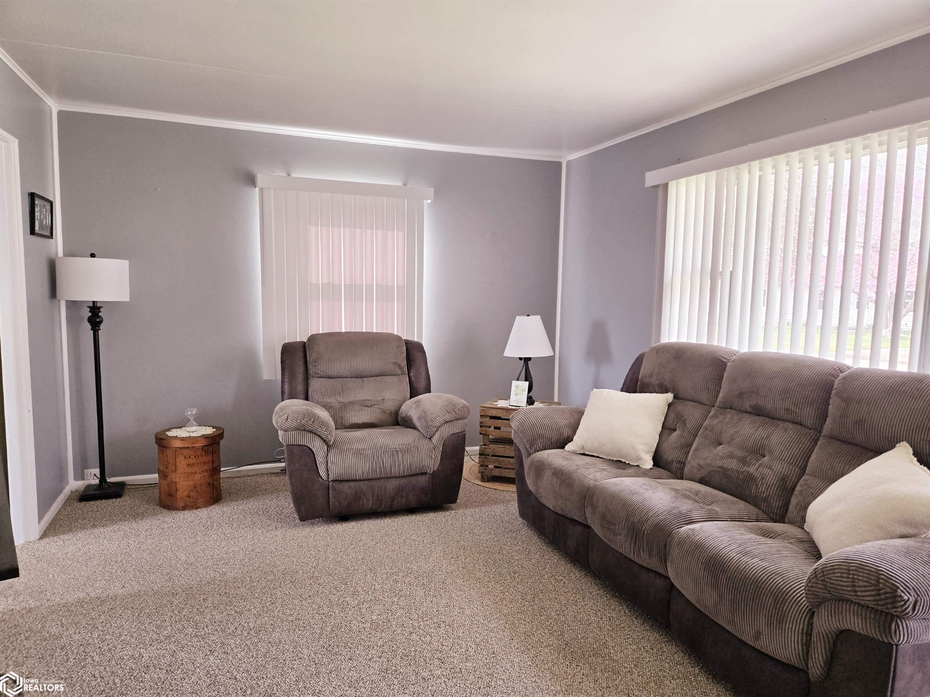 131 Windsor Circle, Burlington, Iowa image 2
