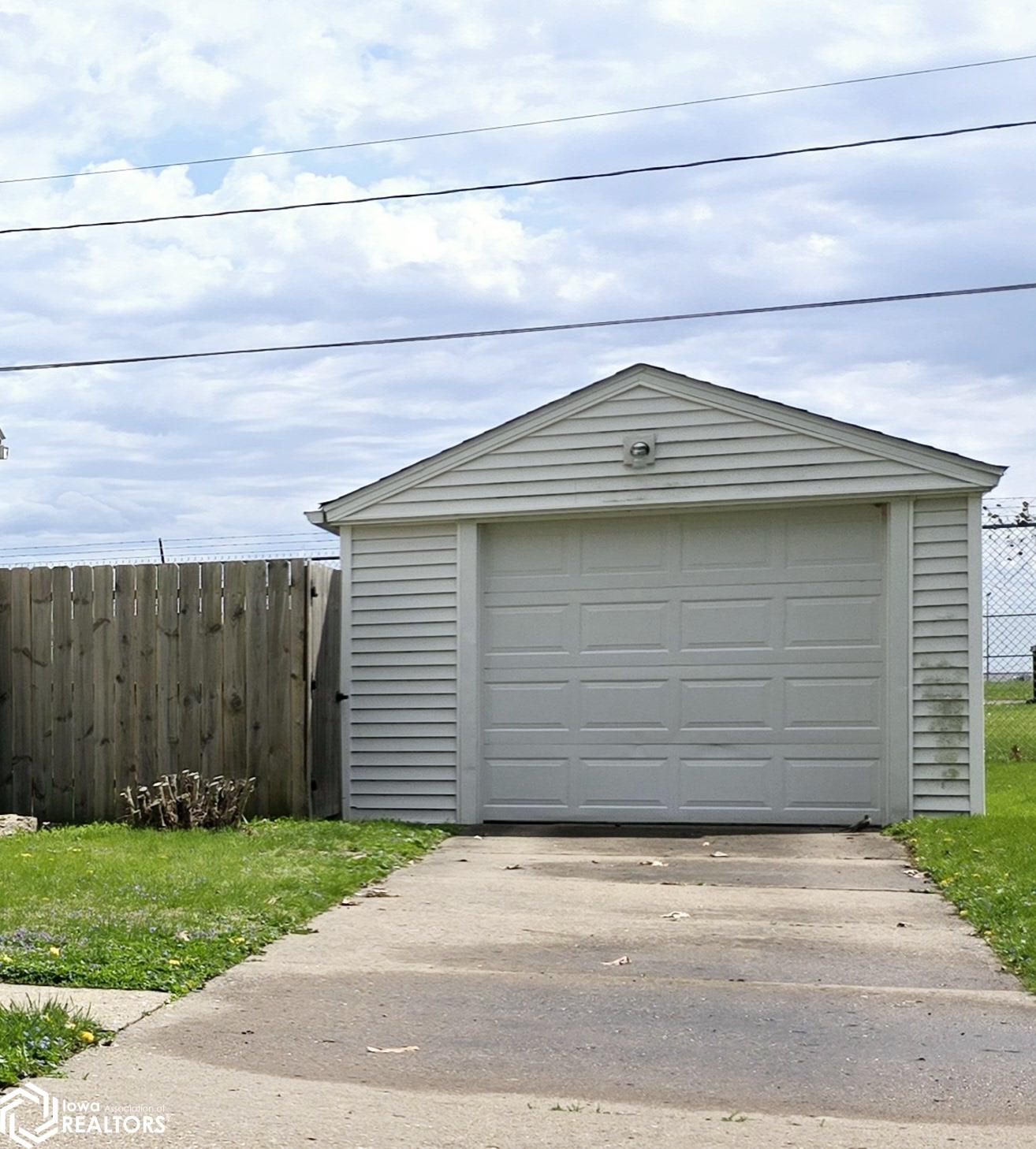 131 Windsor Circle, Burlington, Iowa image 12
