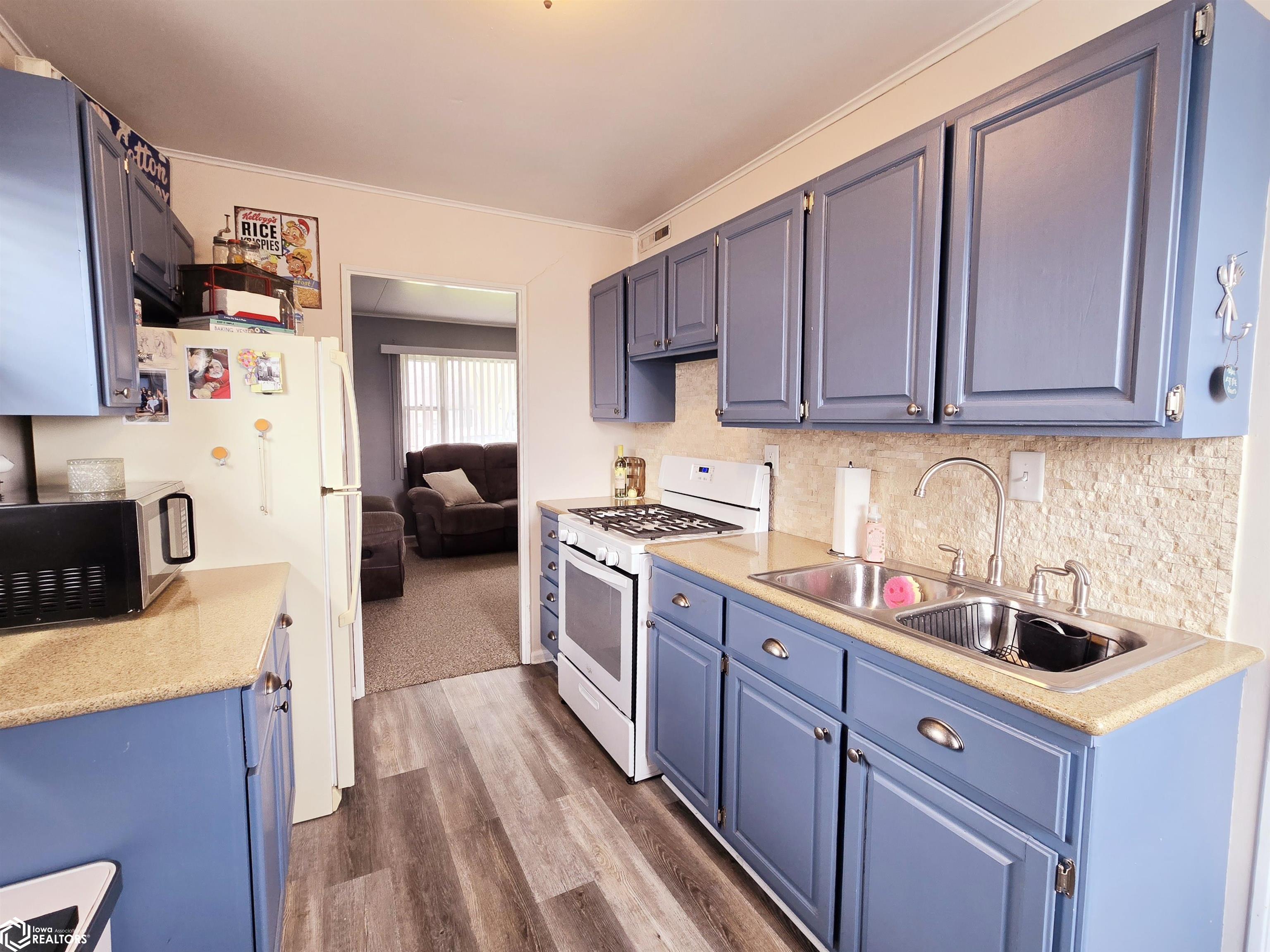 131 Windsor Circle, Burlington, Iowa image 3