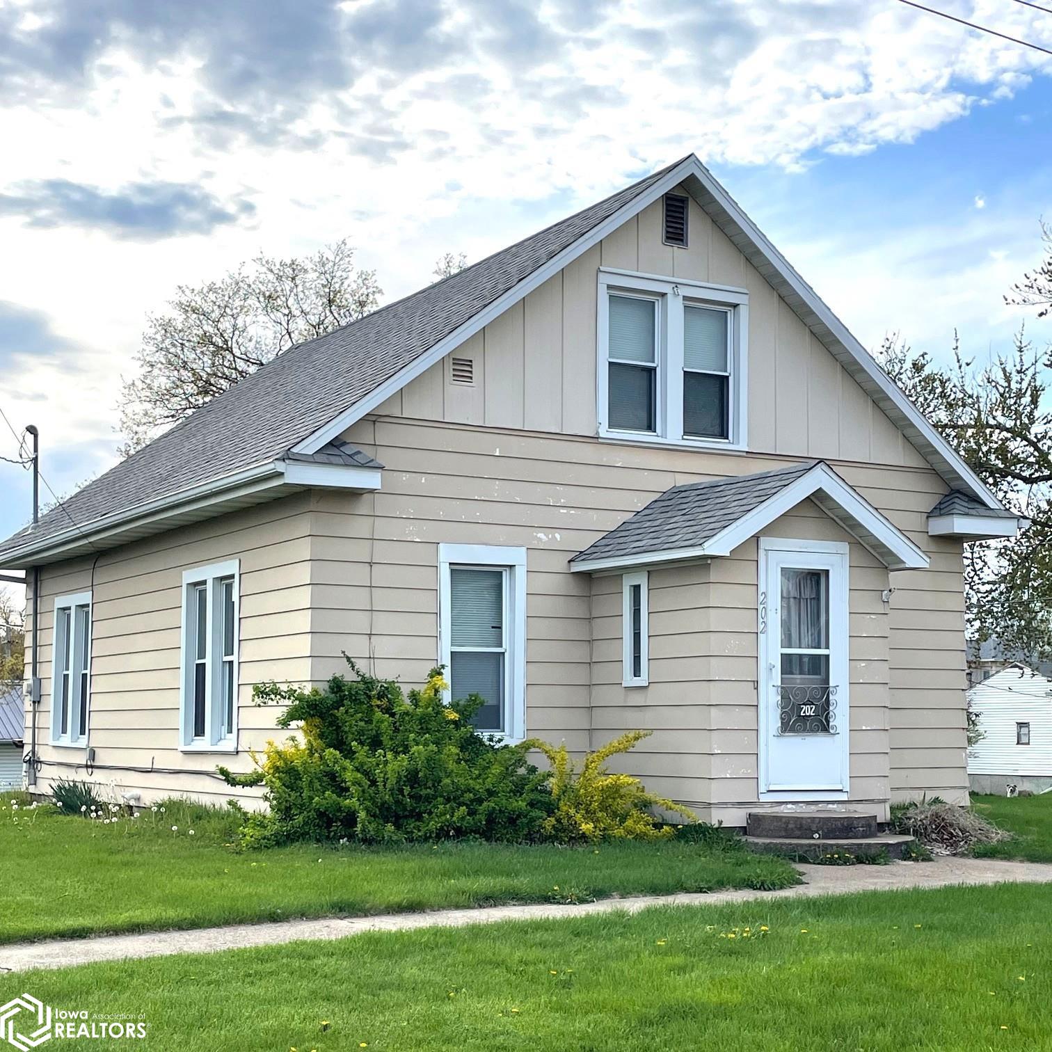 202 N 3rd Street, Montezuma, Iowa image 2