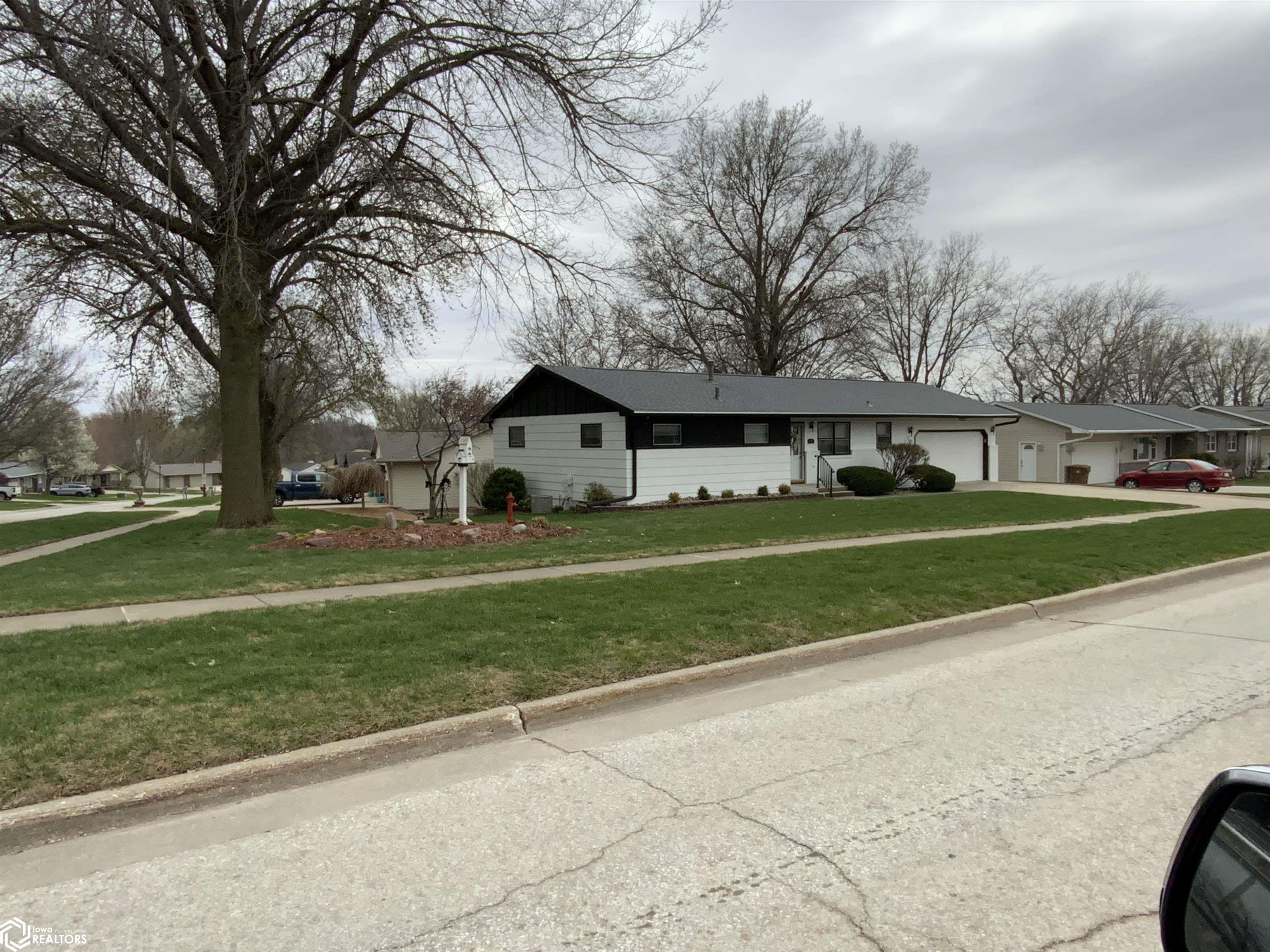 2317 Frontier Road, Denison, Iowa image 2
