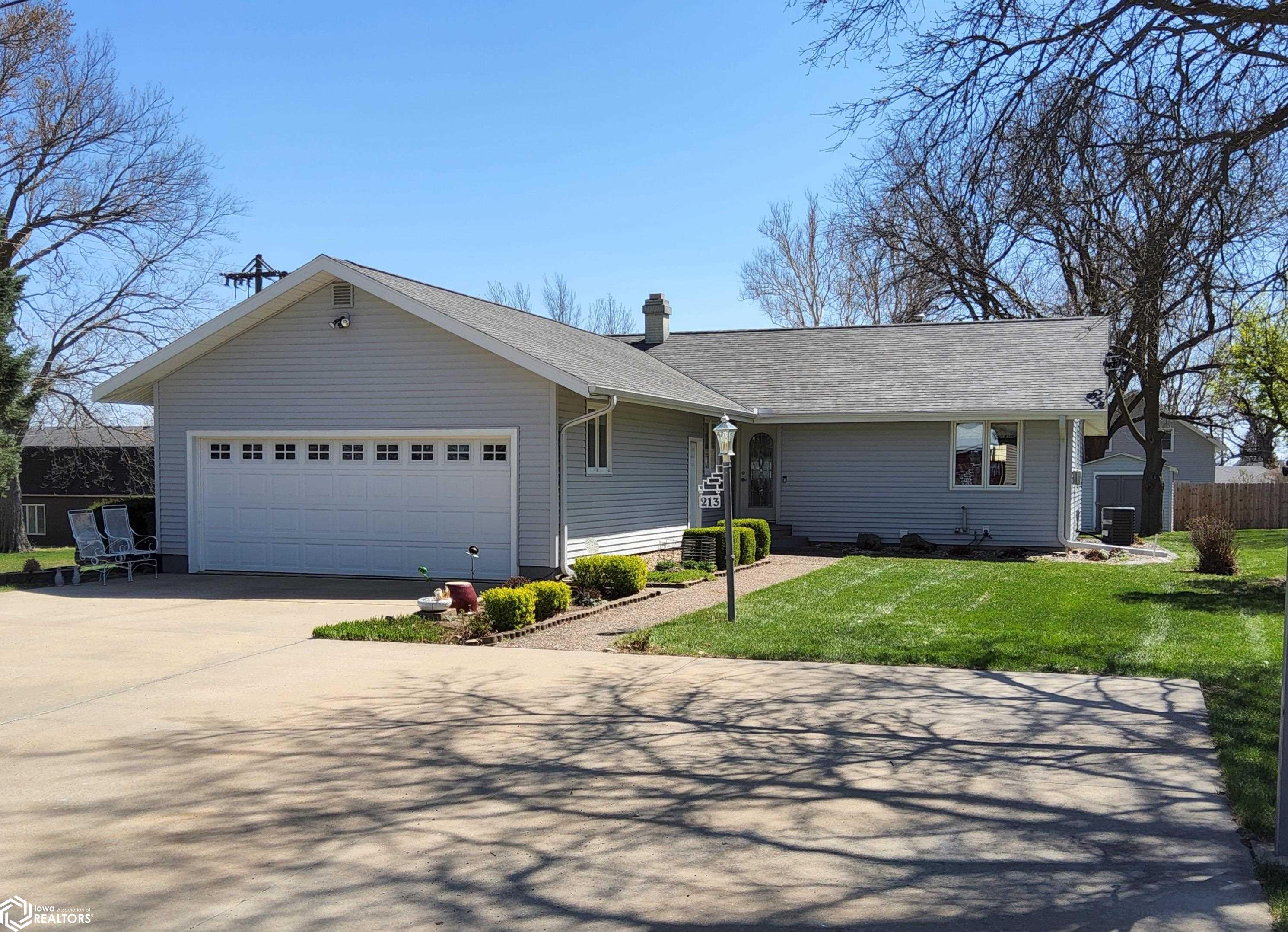 213 E Baker Street, Avoca, Iowa image 1