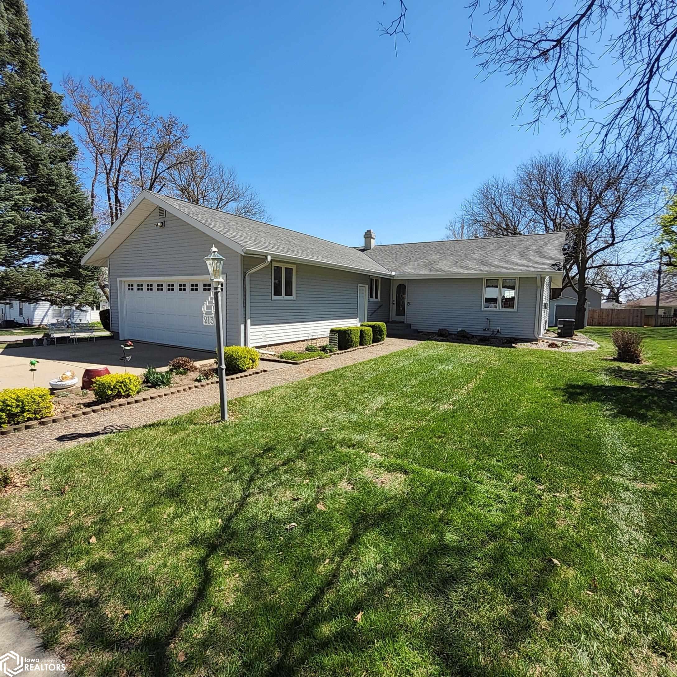 213 E Baker Street, Avoca, Iowa image 2