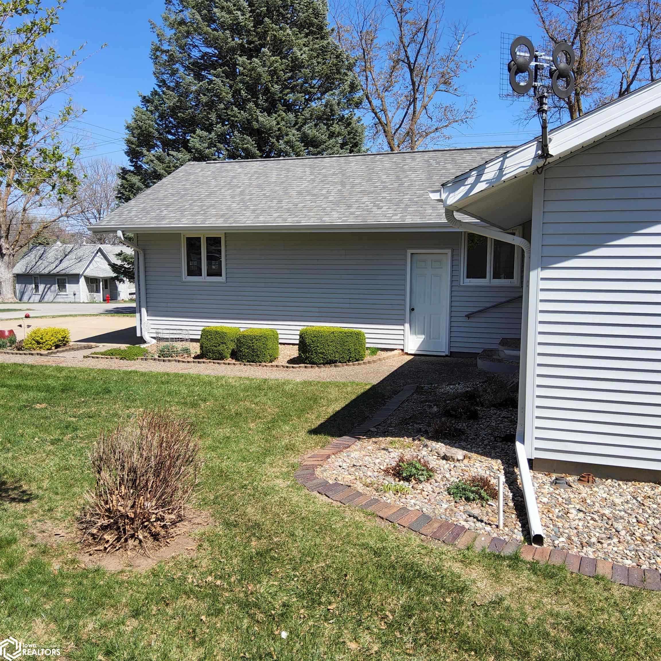 213 E Baker Street, Avoca, Iowa image 3