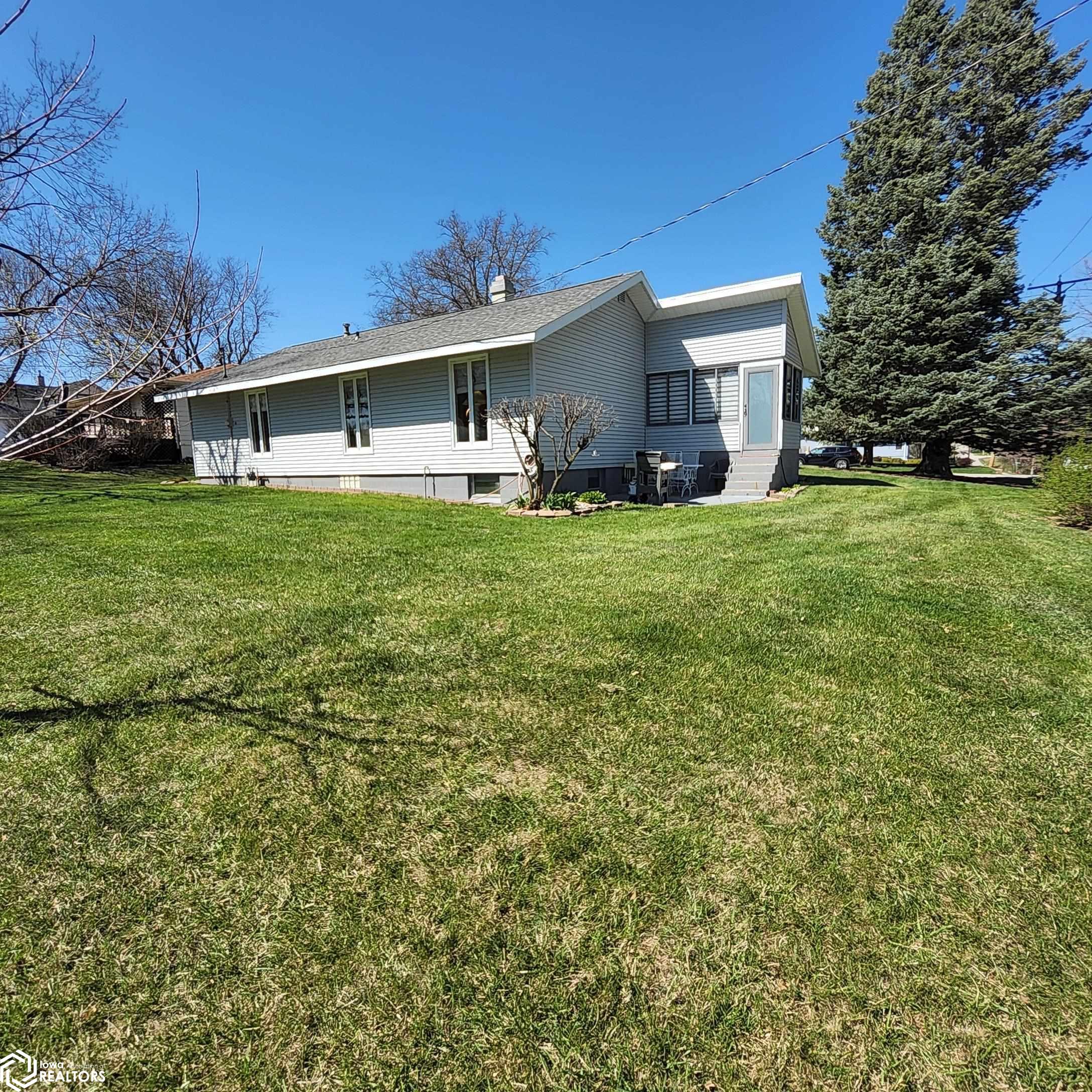 213 E Baker Street, Avoca, Iowa image 4