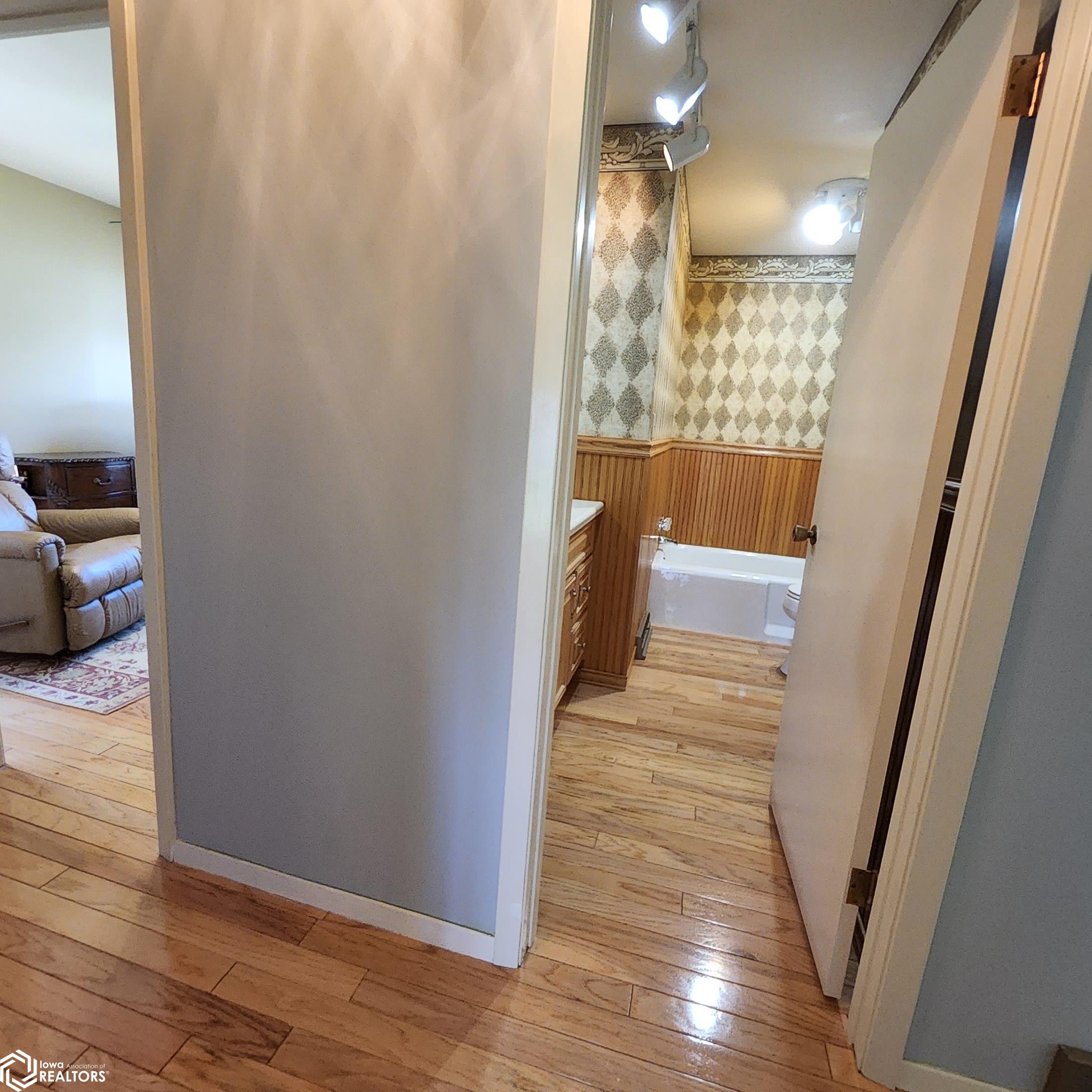 213 E Baker Street, Avoca, Iowa image 32