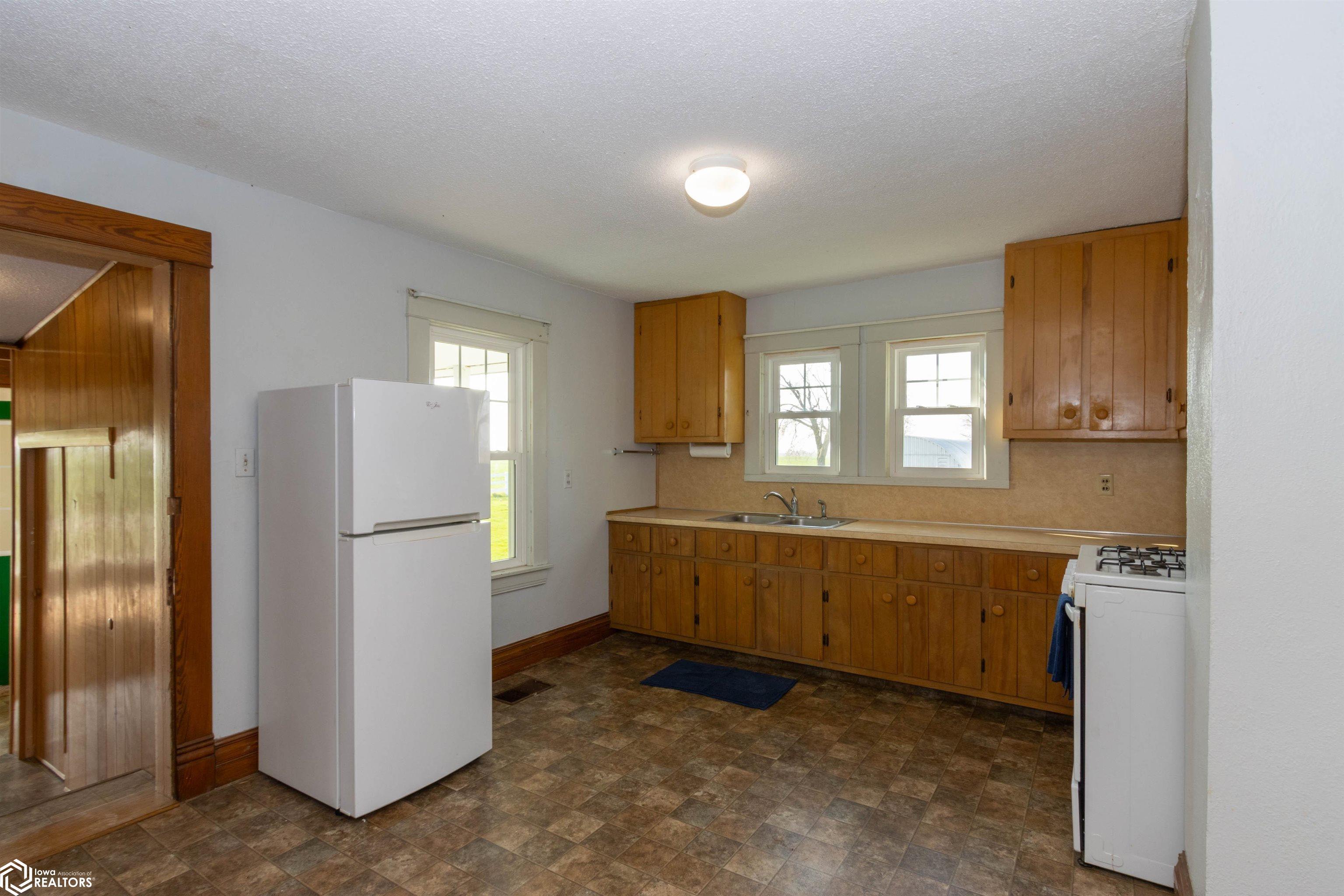 2640 Larch Avenue, Washington, Iowa image 8