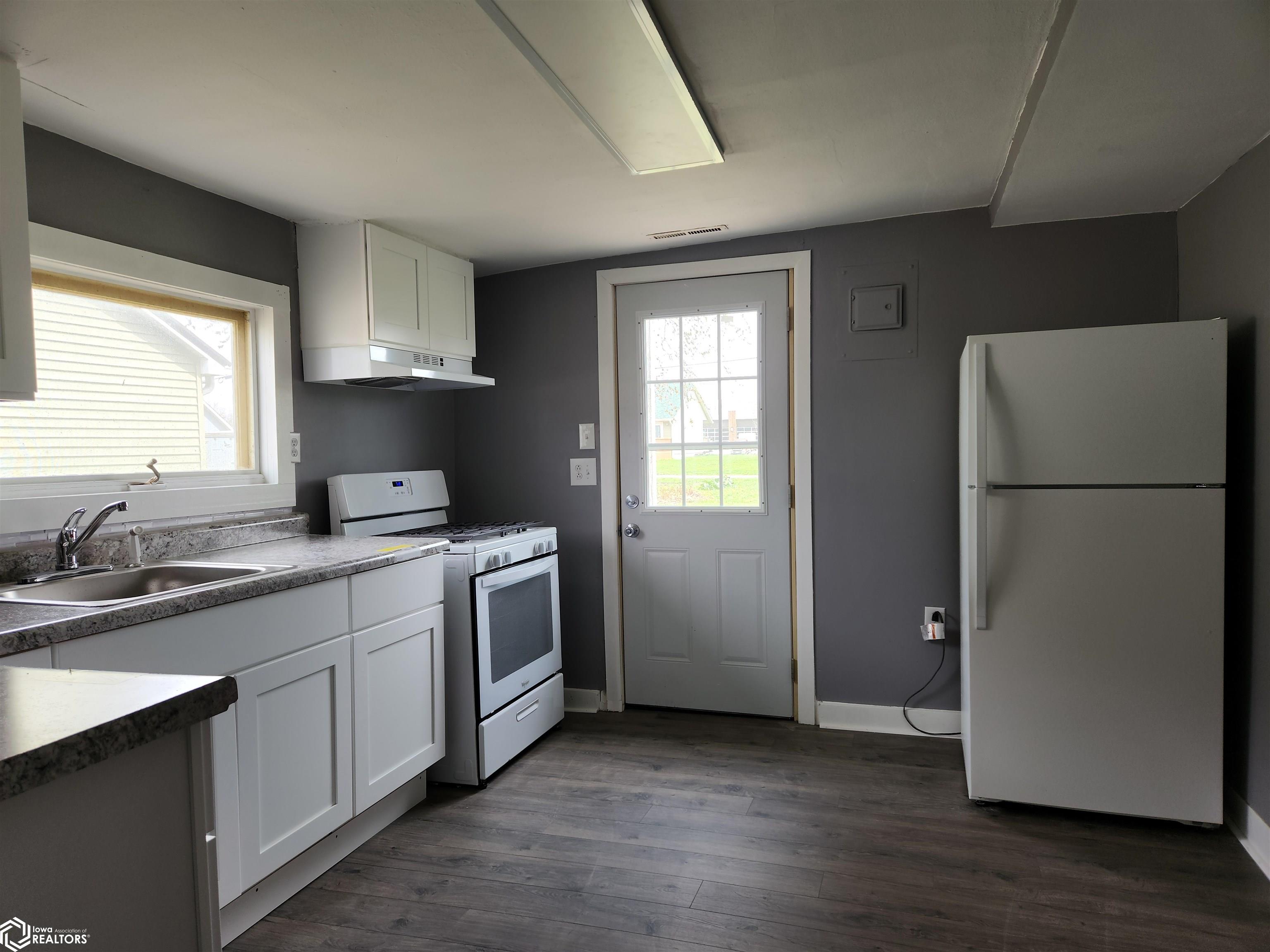 1016 Pearl Street, Grinnell, Iowa image 11