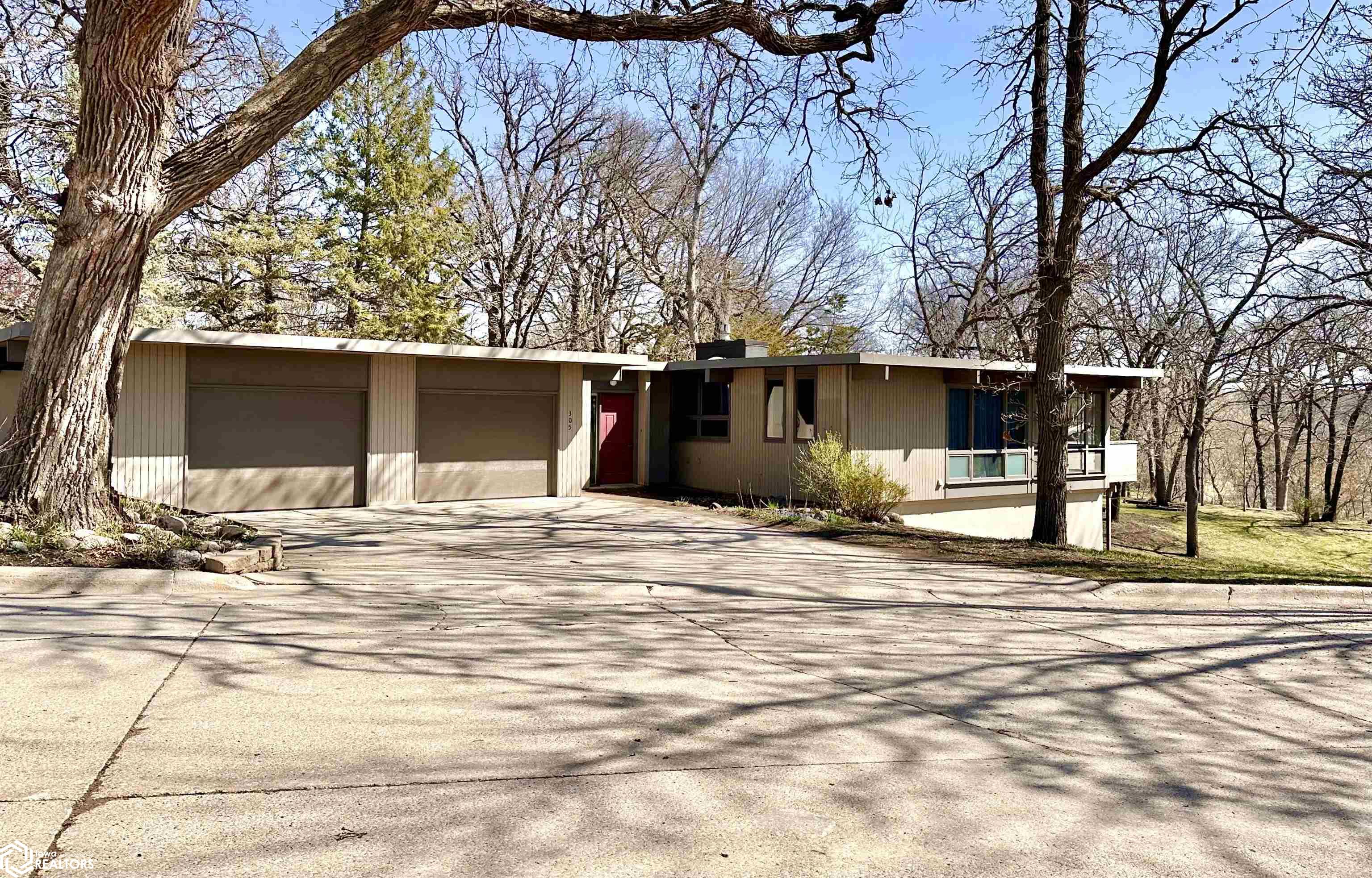 305 E A Street, Forest City, Iowa image 1