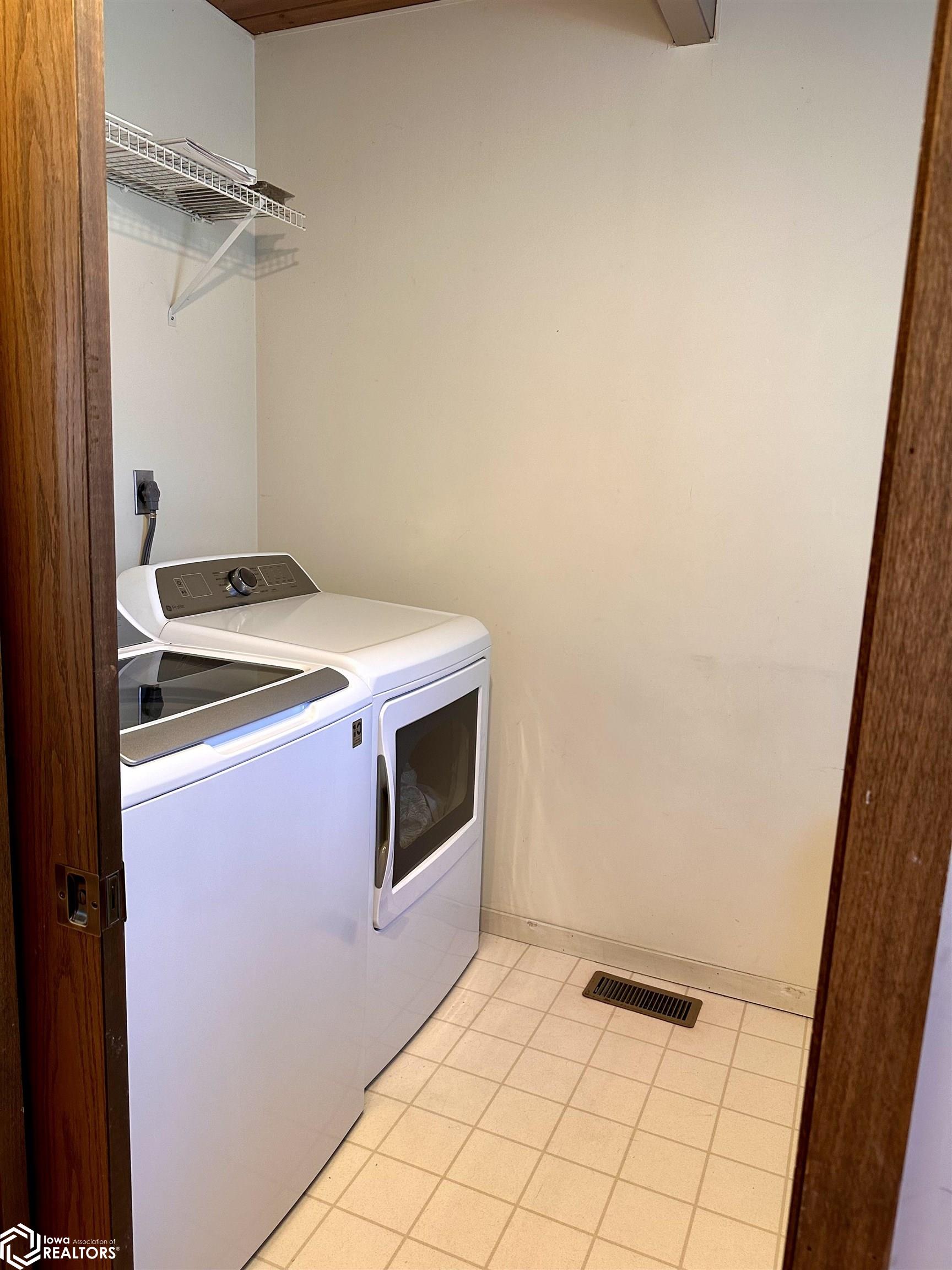 305 E A Street, Forest City, Iowa image 39
