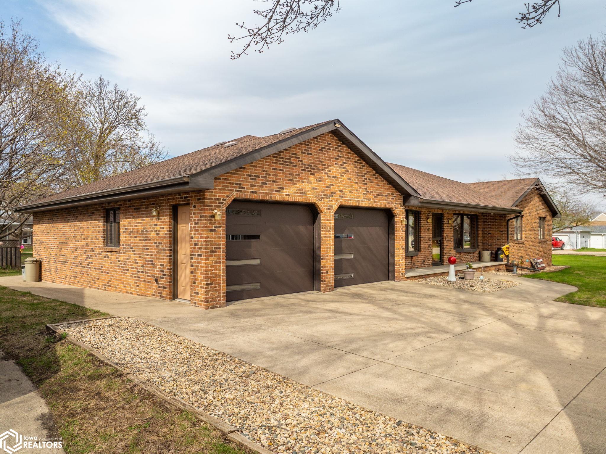508 24th Place, Mason City, Iowa image 2