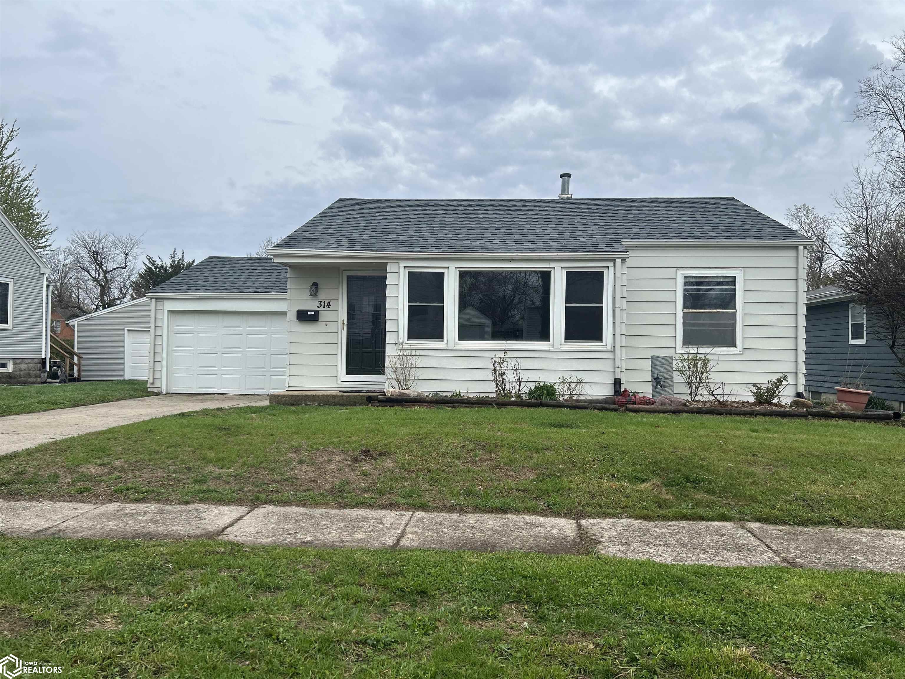 314 N 16th Street, Marshalltown, Iowa image 1